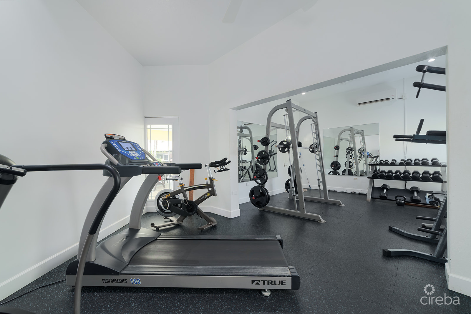 SPACIOUS 3 BED + DEN TOWNHOME AT L’AMBIENCE