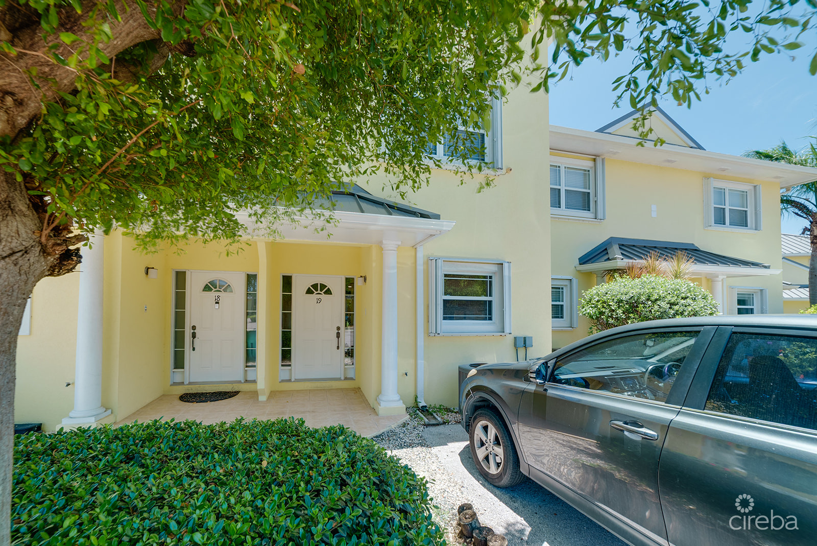 SPACIOUS 3 BED + DEN TOWNHOME AT L’AMBIENCE