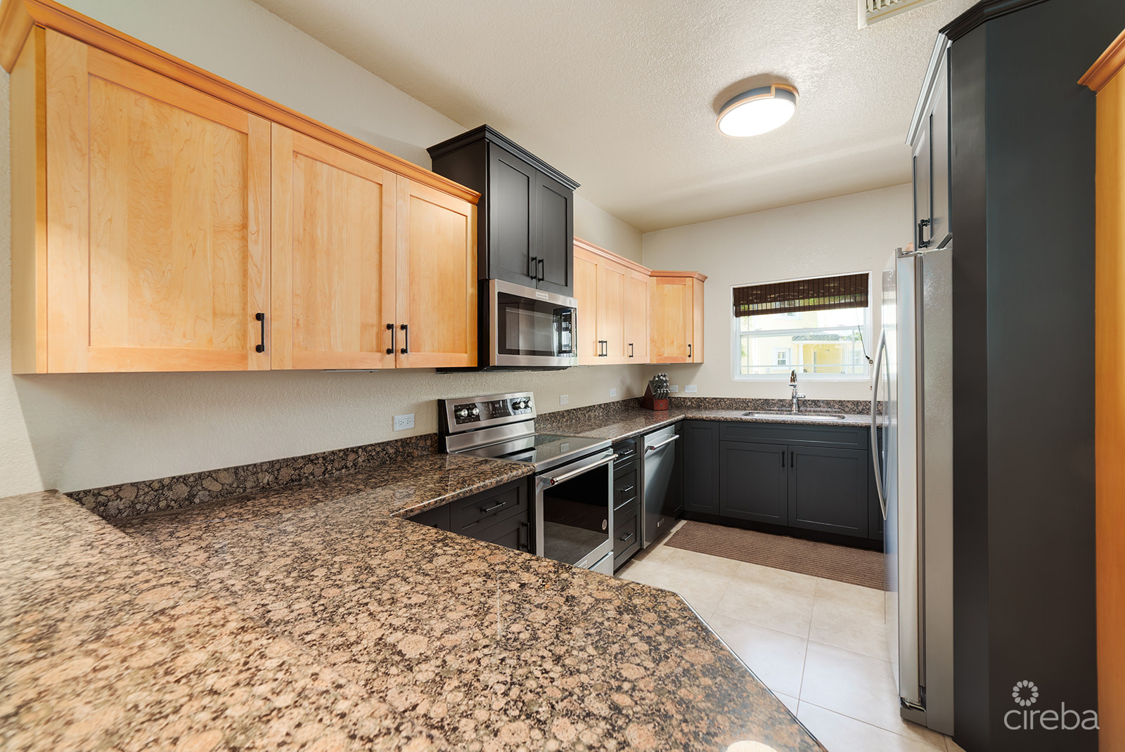 SPACIOUS 3 BED + DEN TOWNHOME AT L’AMBIENCE