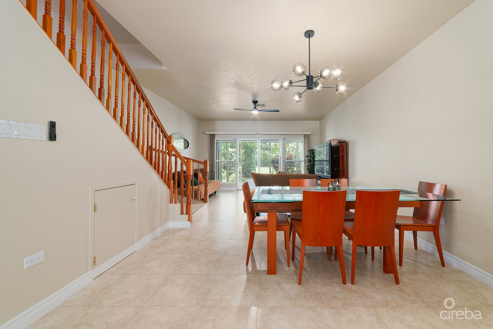 SPACIOUS 3 BED + DEN TOWNHOME AT L’AMBIENCE