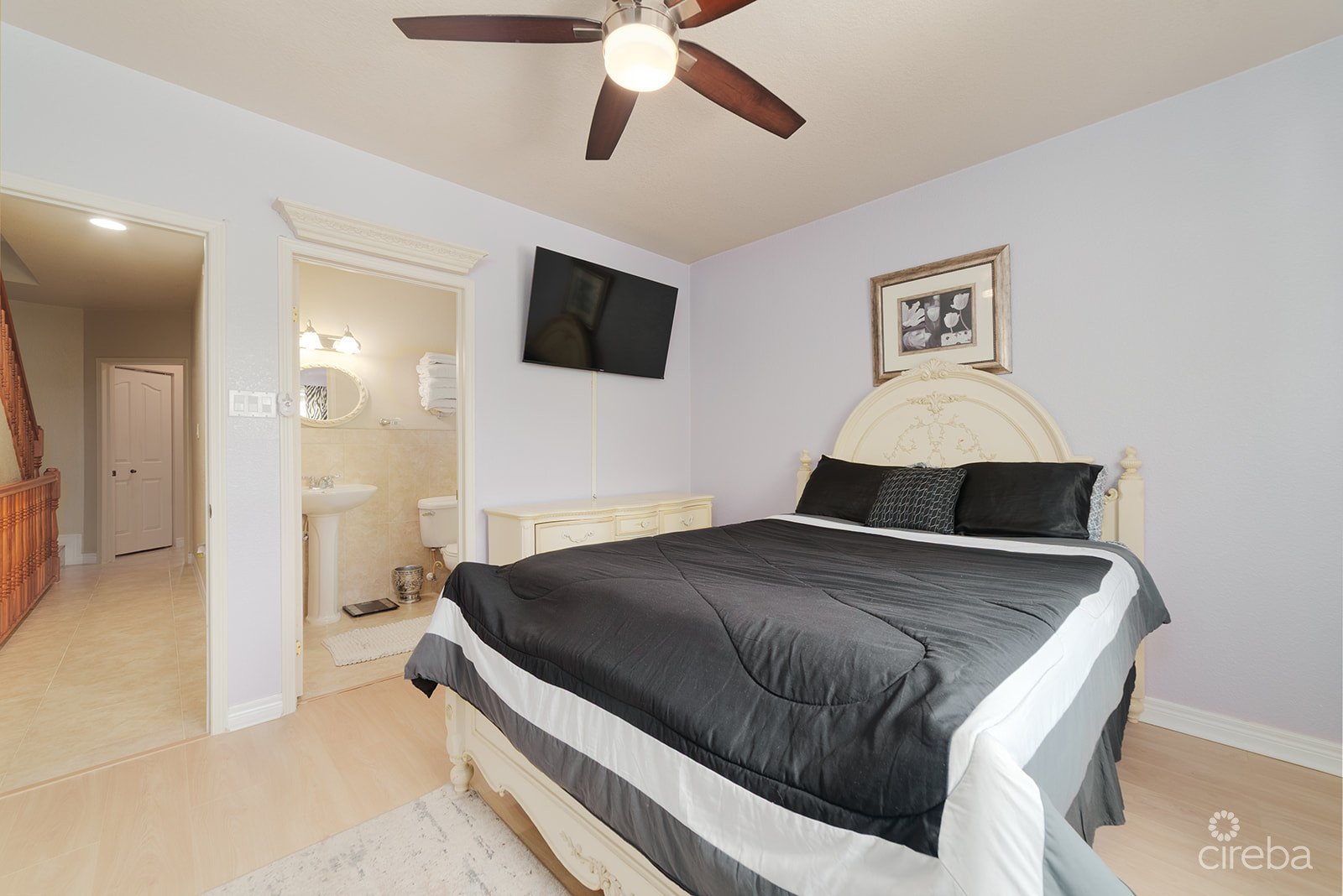 SPACIOUS 3 BED + DEN TOWNHOME AT L’AMBIENCE