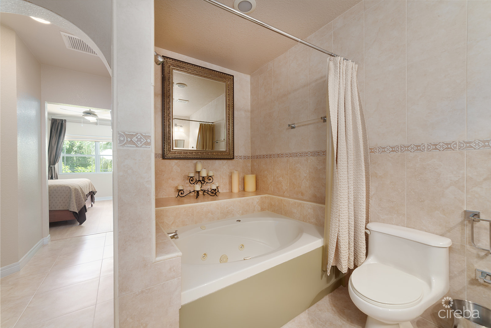 SPACIOUS 3 BED + DEN TOWNHOME AT L’AMBIENCE