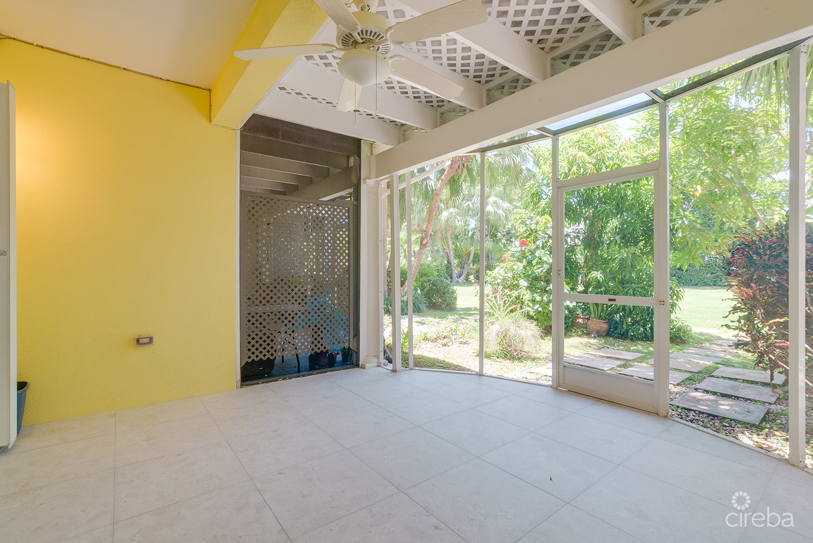 SPACIOUS 3 BED + DEN TOWNHOME AT L’AMBIENCE
