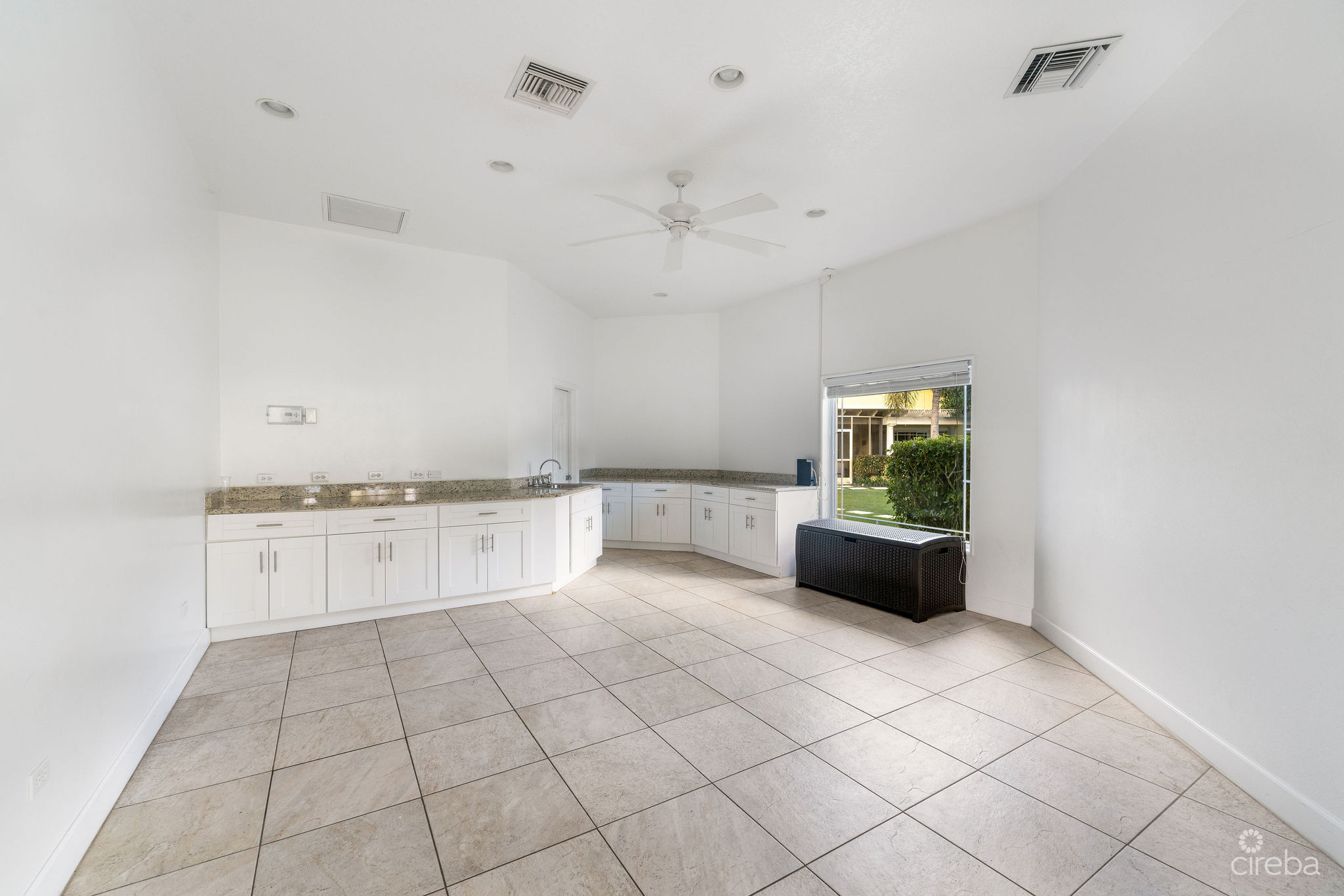 SPACIOUS 3 BED + DEN TOWNHOME AT L’AMBIENCE