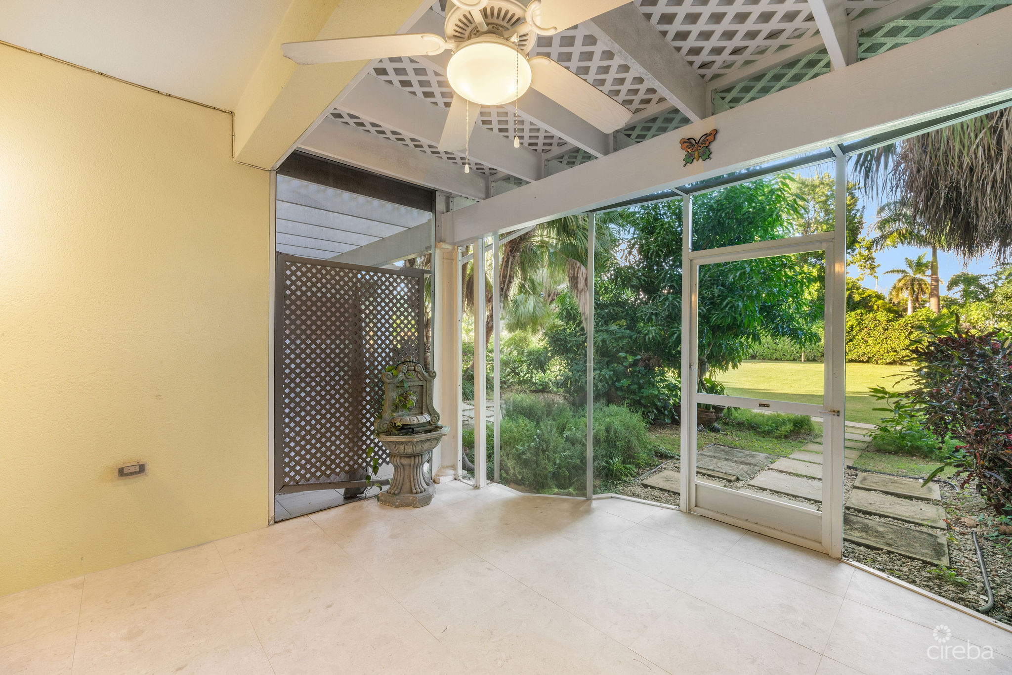 SPACIOUS 3 BED + DEN TOWNHOME AT L’AMBIENCE