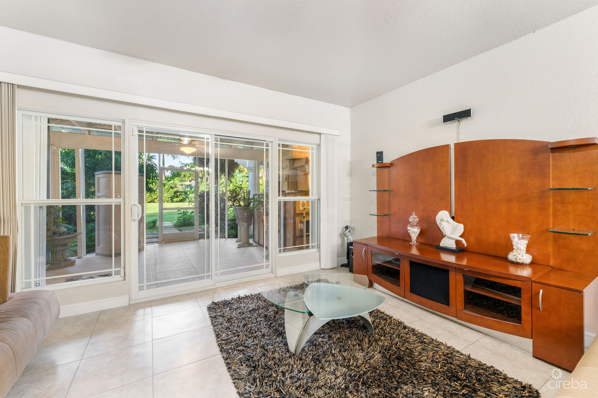 SPACIOUS 3 BED + DEN TOWNHOME AT L’AMBIENCE