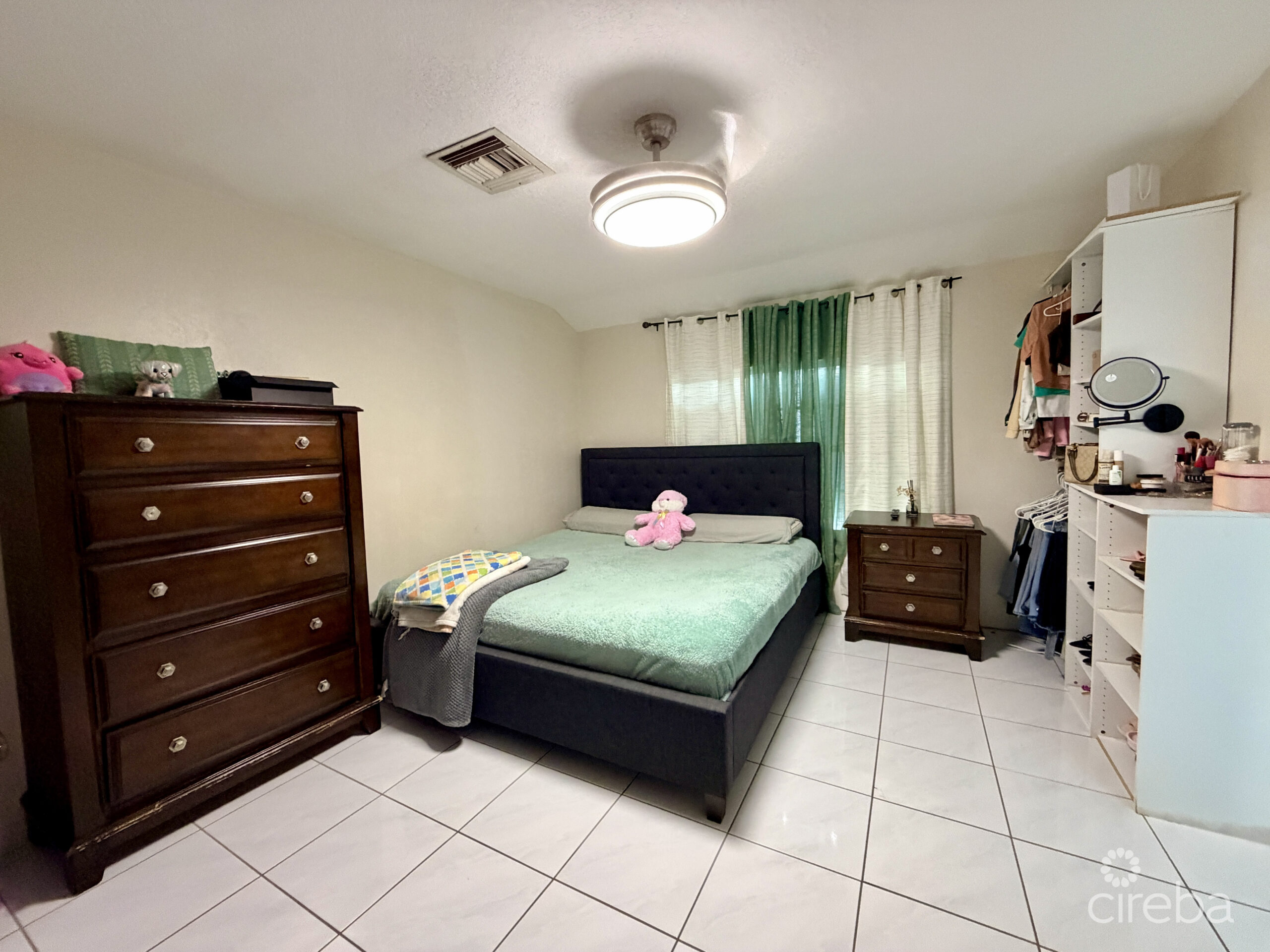 TROPICAL HAVEN – REMODELED 3 BEDROOM CONDO!