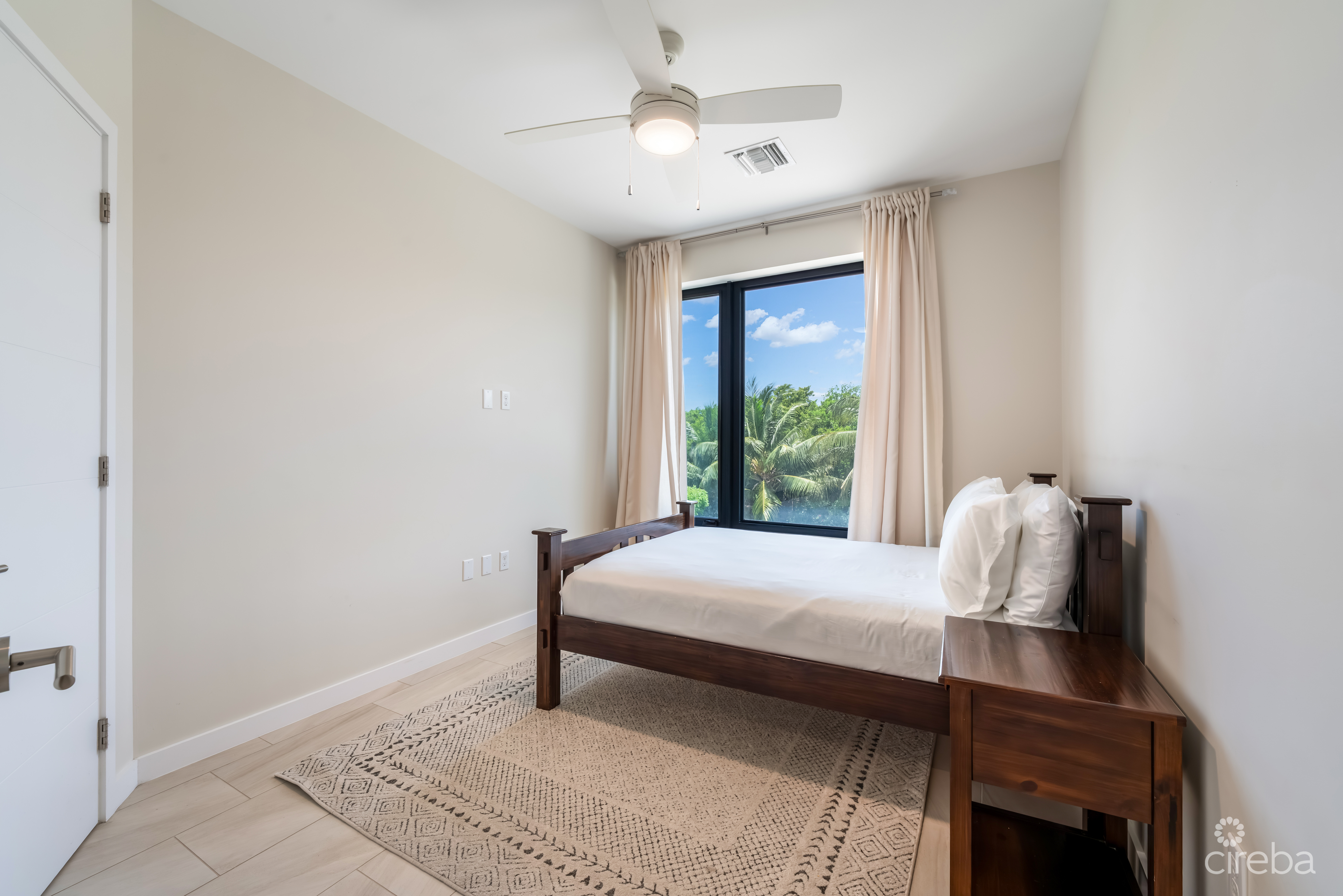 VELA 112, 4-BED SOUTH SOUND TOWNHOME