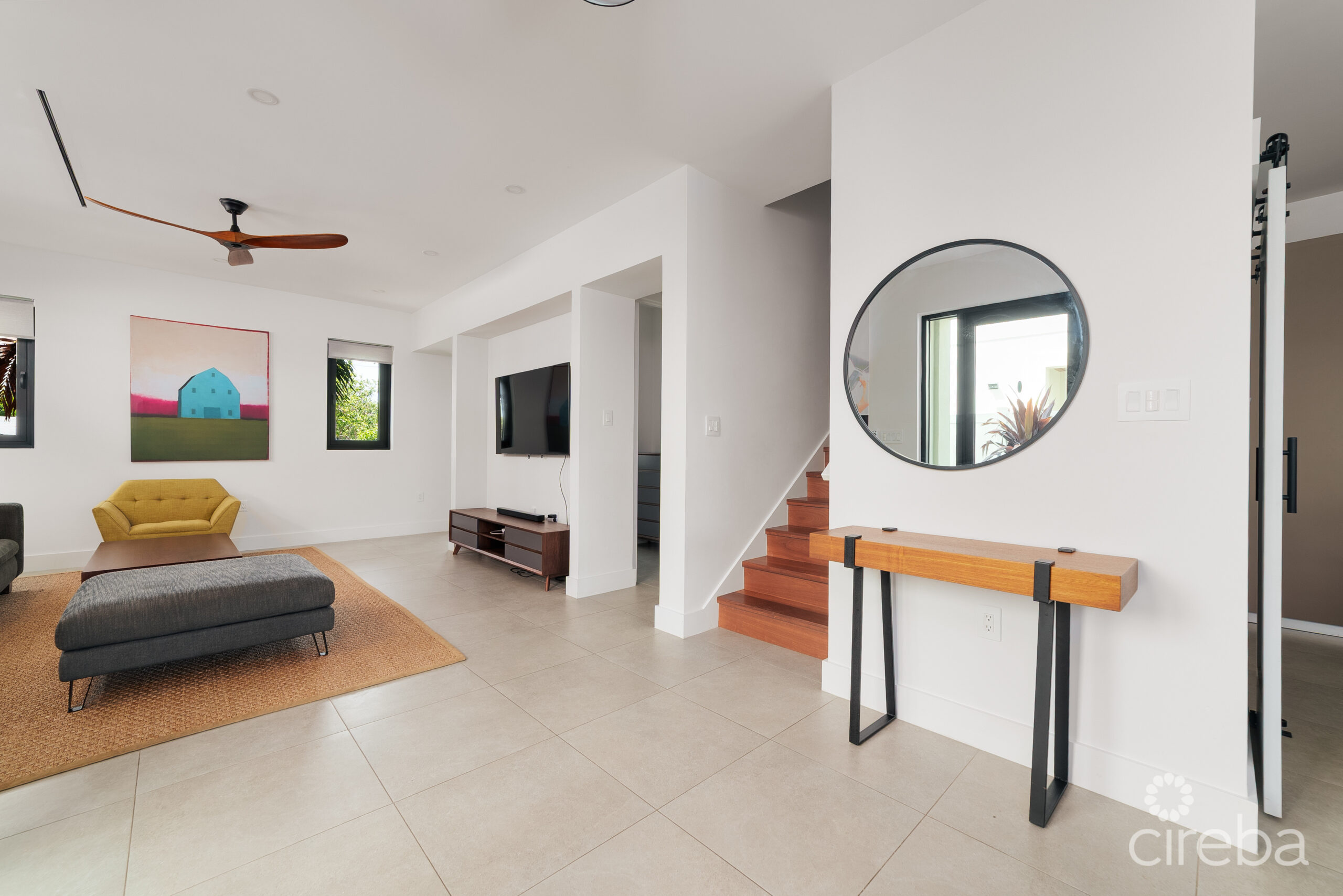BEAUTIFUL SOUTH SOUND DUPLEX WITH POOL