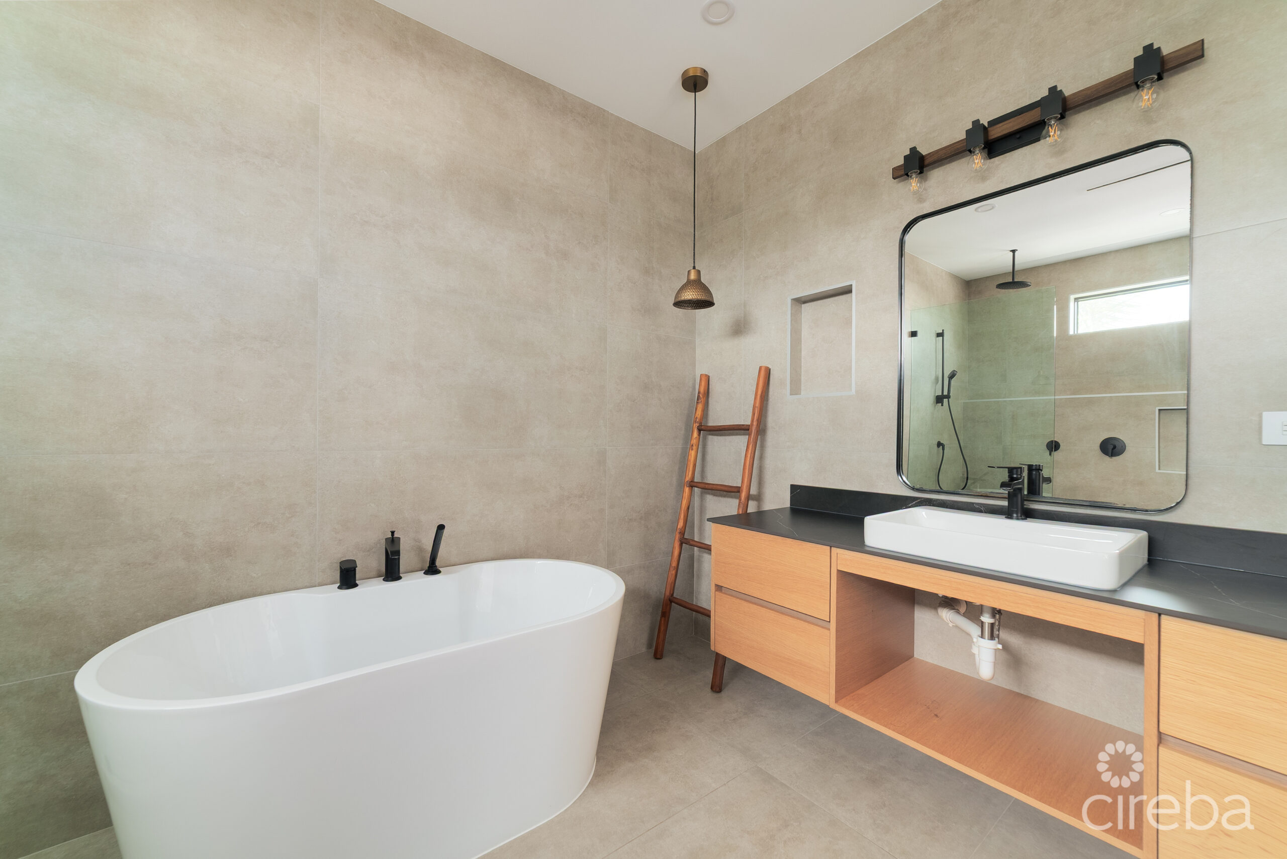 BEAUTIFUL SOUTH SOUND DUPLEX WITH POOL