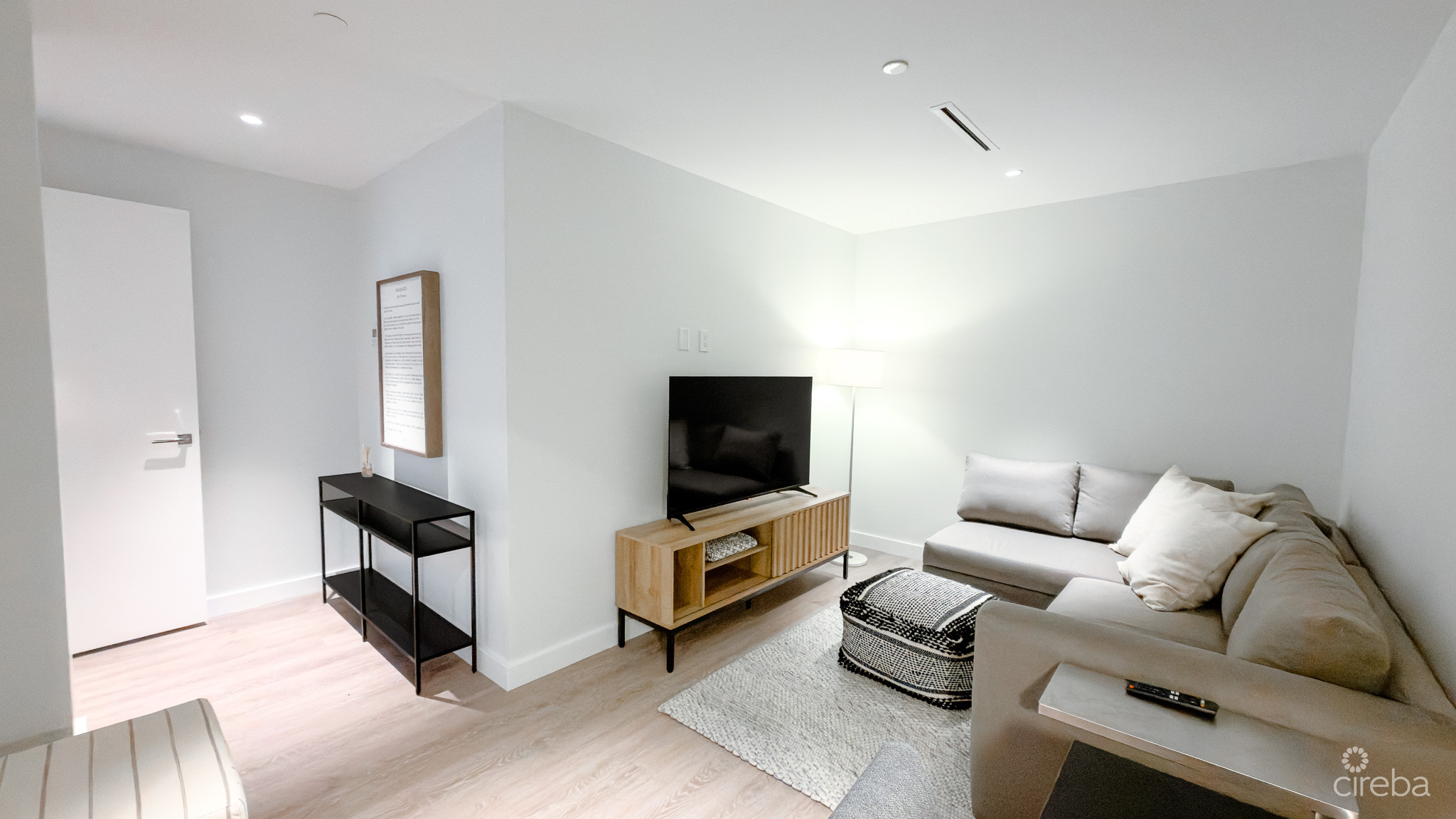 ONE GT – FURNISHED 2 BED WITH DEN