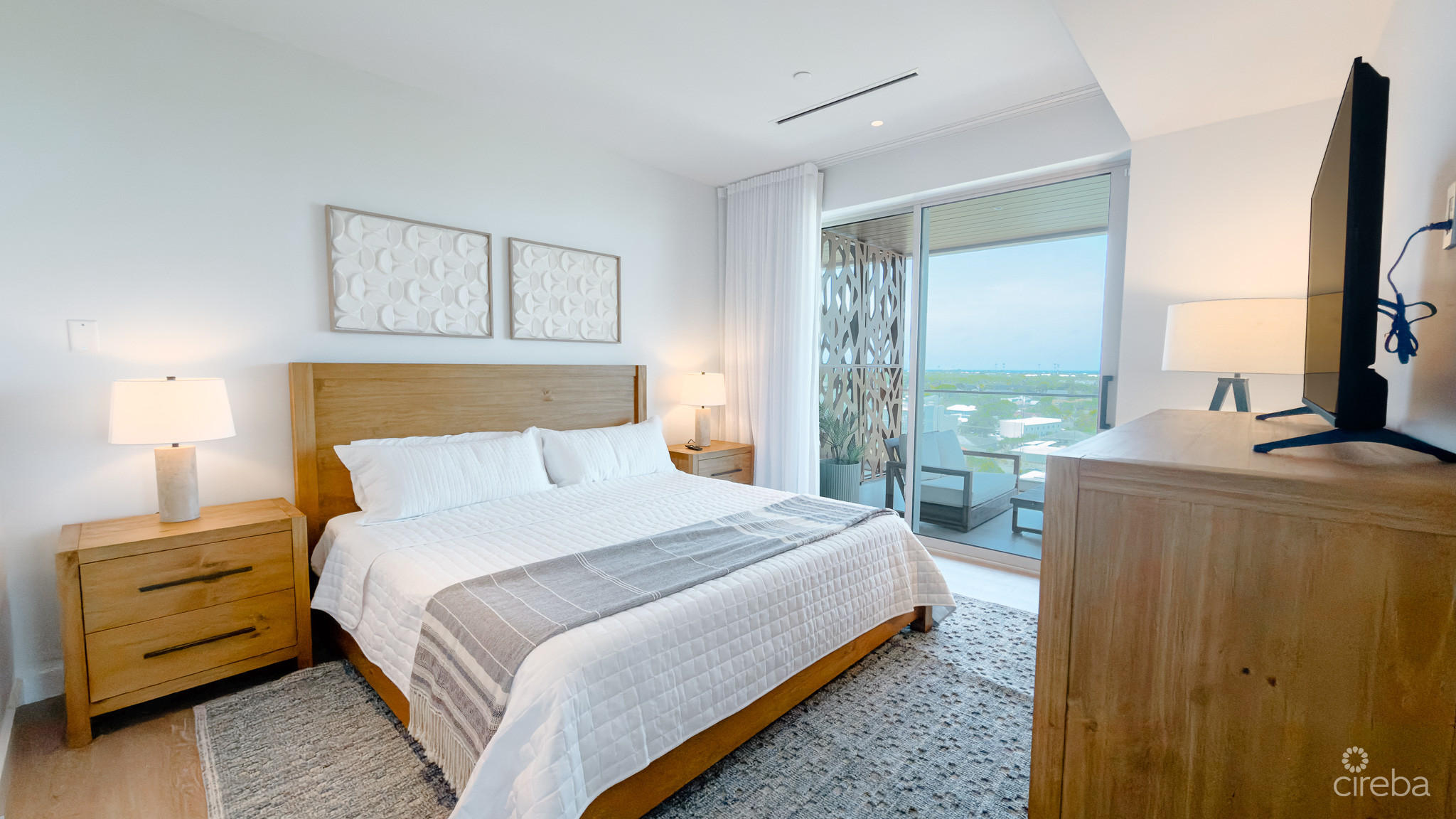 ONE GT – FURNISHED 2 BED WITH DEN
