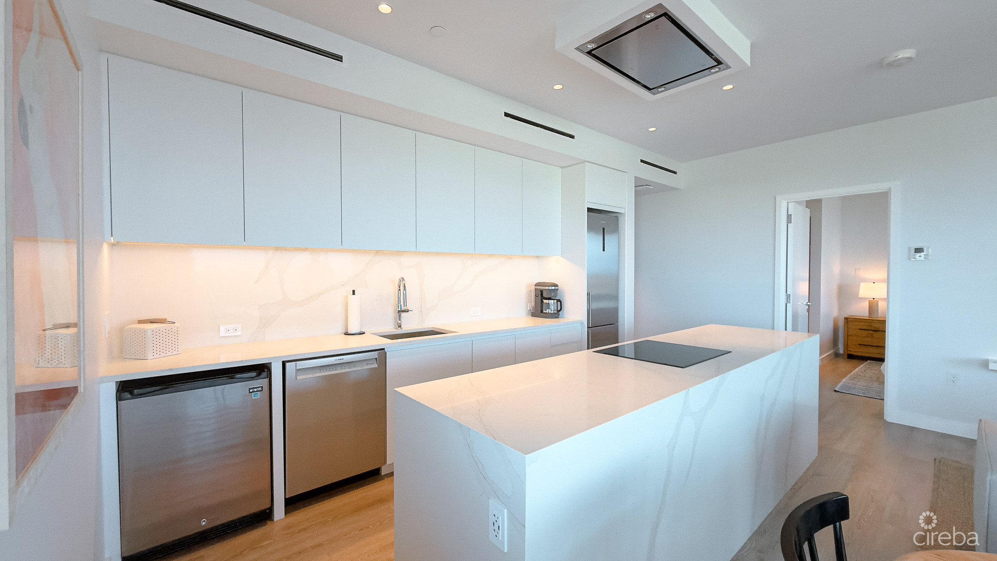 ONE GT – FURNISHED 2 BED WITH DEN