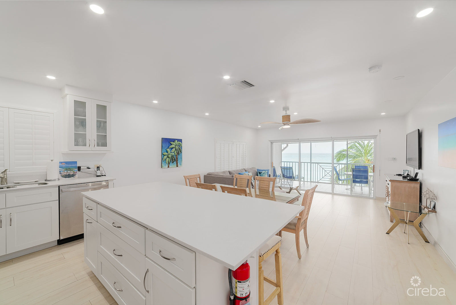 RENOVATED PENTHOUSE DISCOVERY POINT CLUB
