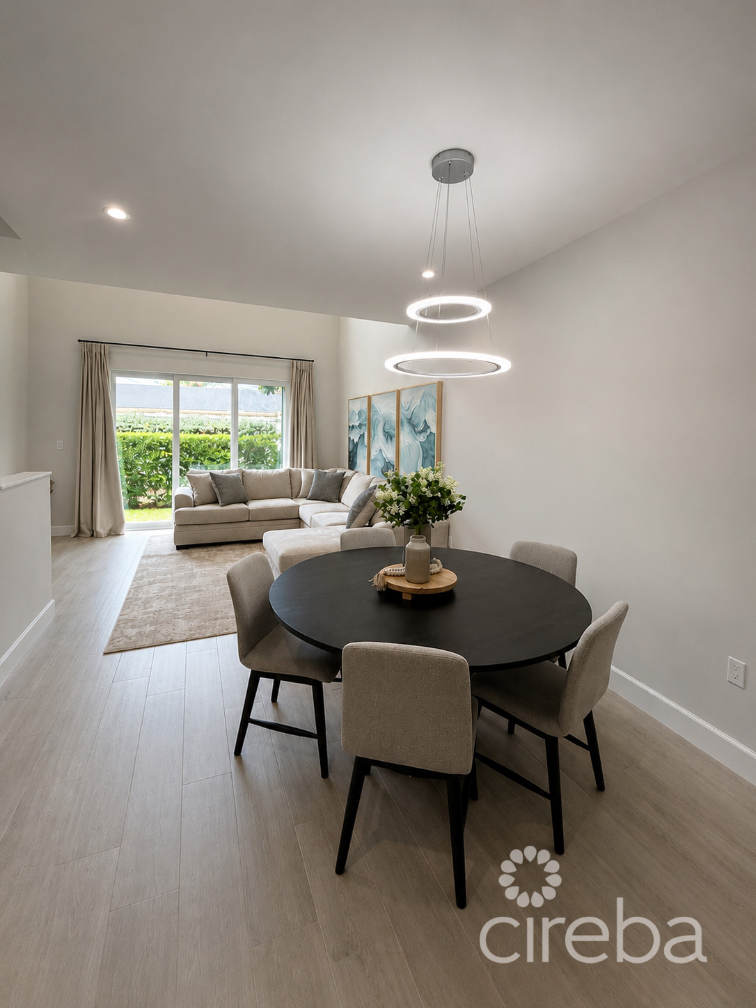 SPACIOUS & MODERN 3 BR TOWNHOME – EXCELLENT LOCATION!