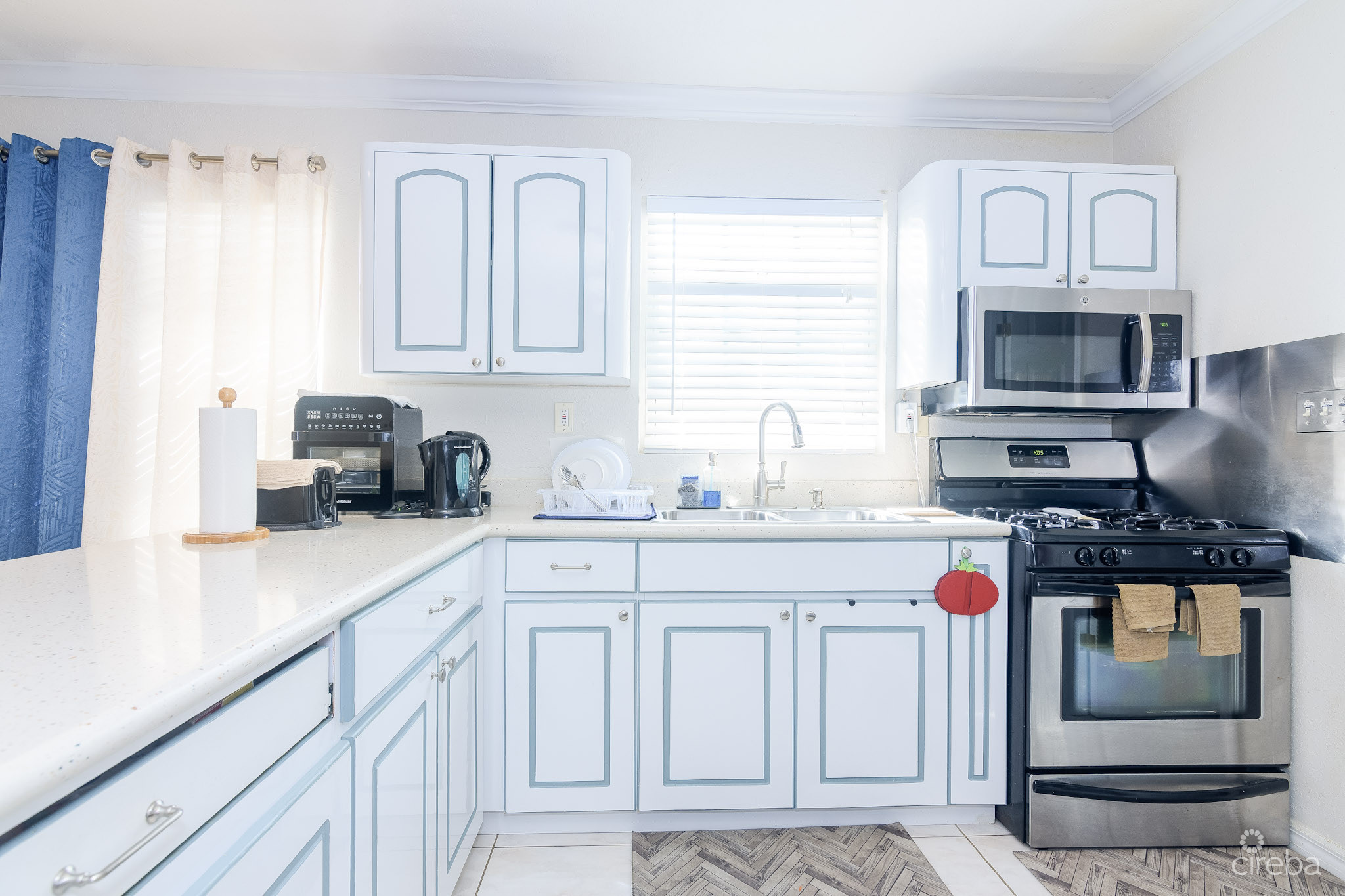 CAYMAN BRAC PIONEER LANE HOUSE AND COTTAGE