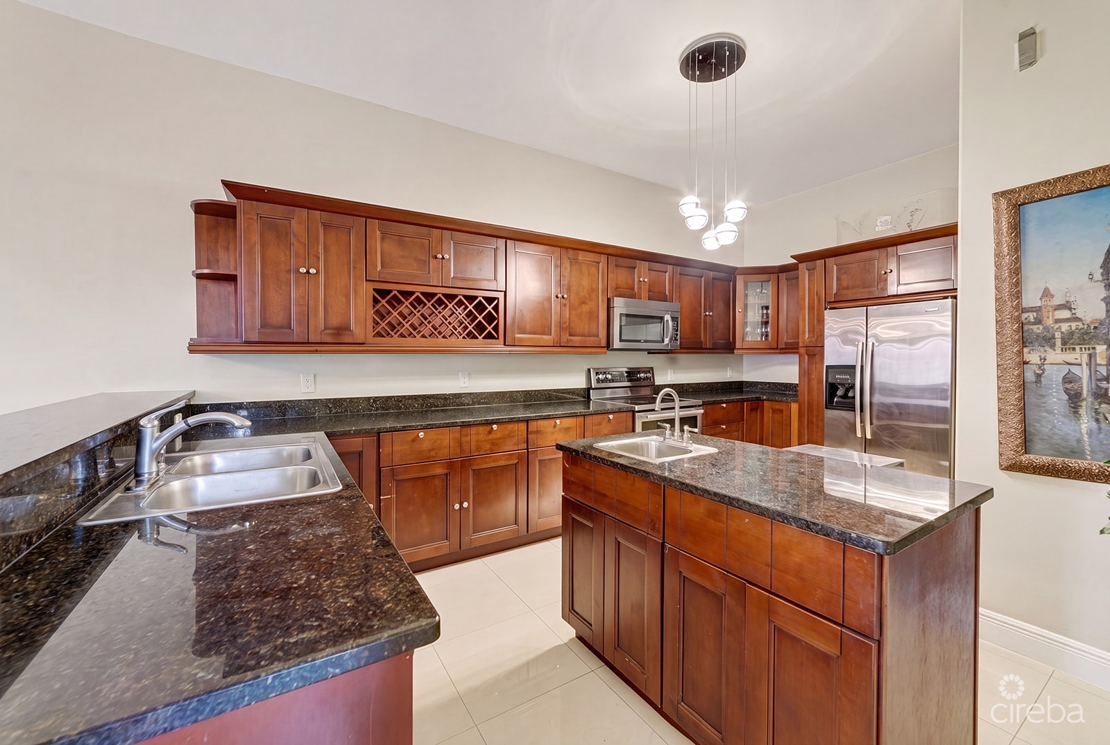 LANTERN POINT 3 BEDROOM CONDO W/OCEAN VIEW ROOFTOP TERRACE