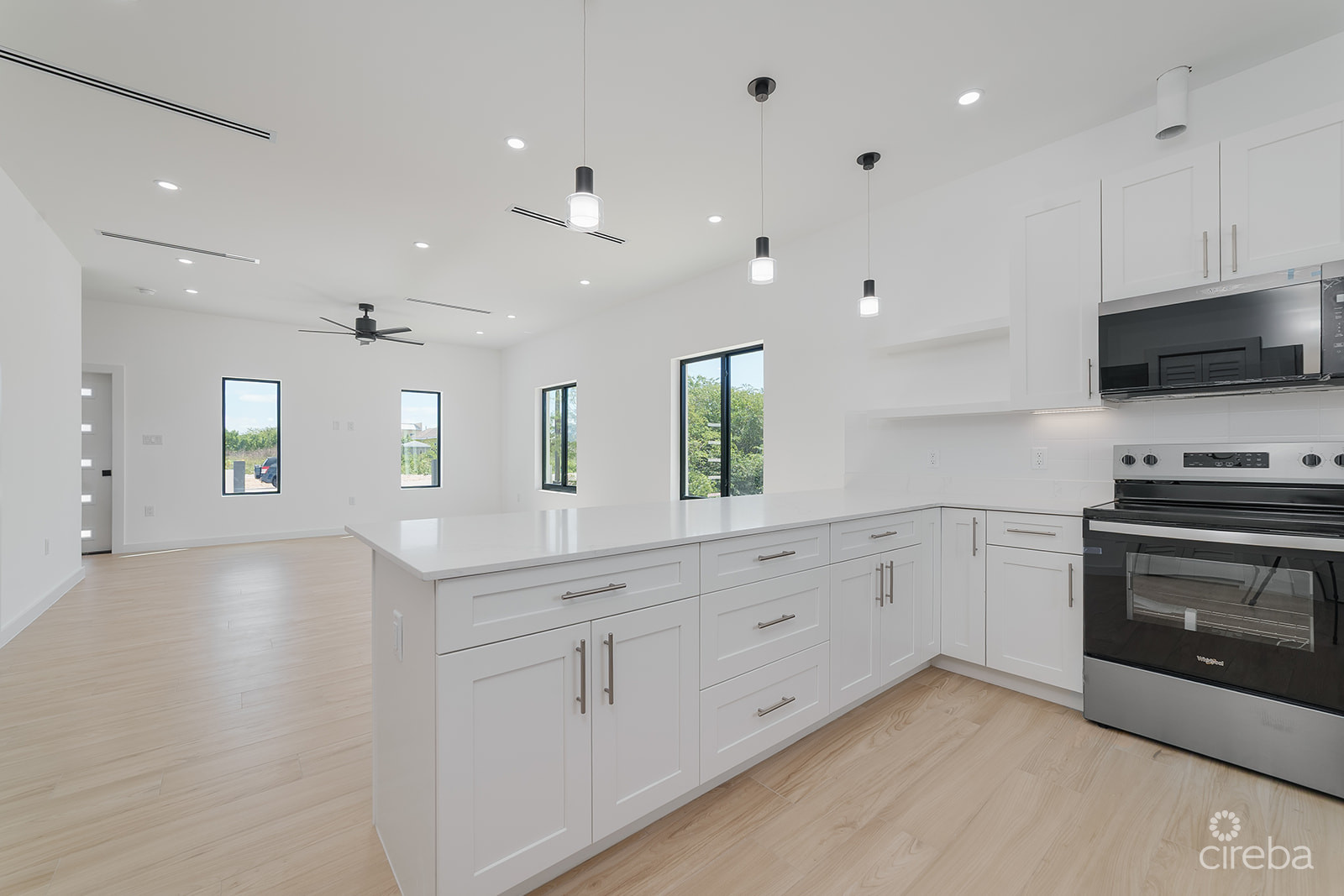 2 BEDROOM, 2.5 BATHROOM DUPLEX IN LOOKOUT GARDEN