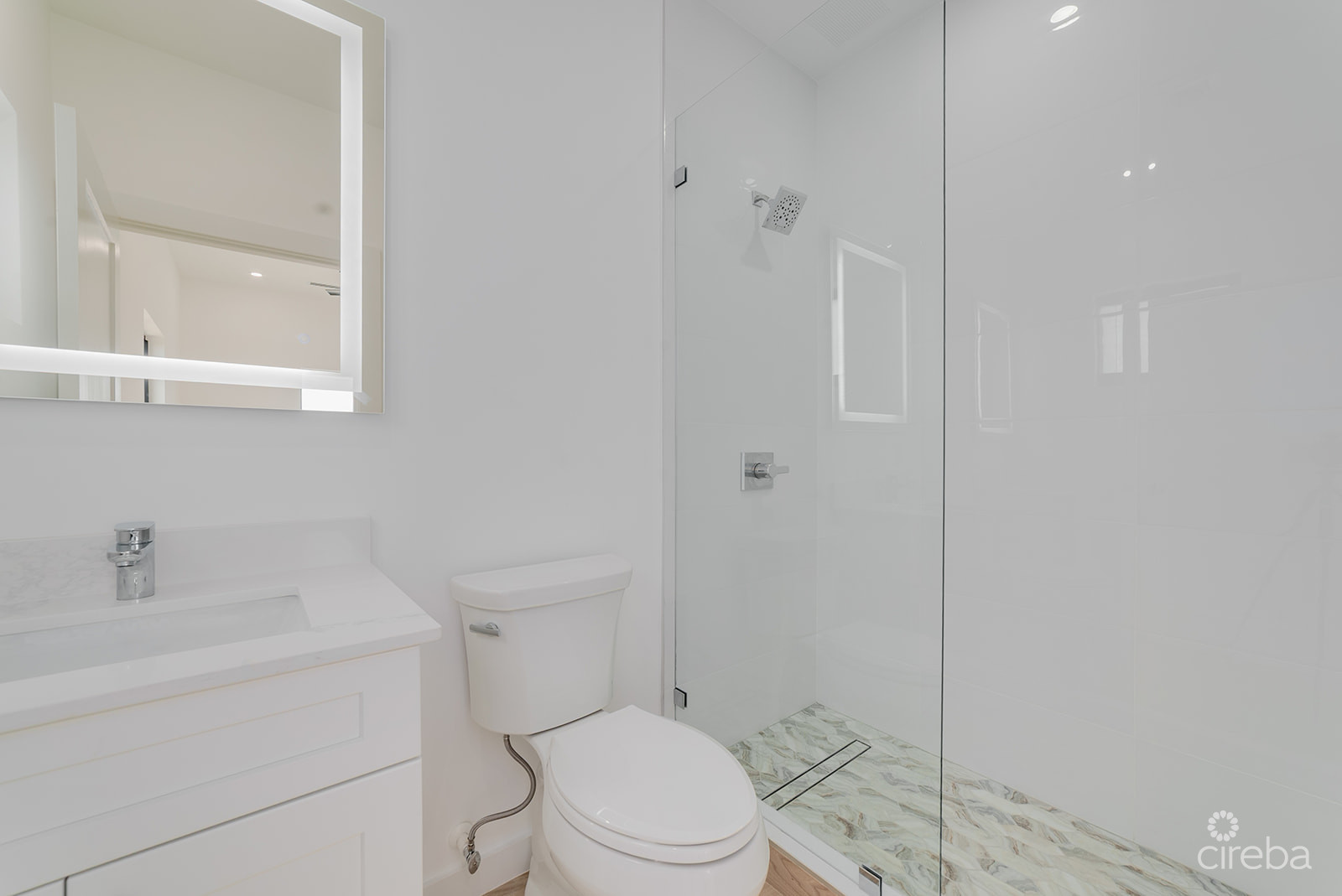 2 BEDROOM, 2.5 BATHROOM DUPLEX IN LOOKOUT GARDEN