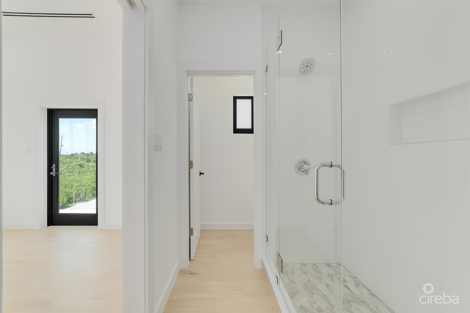 2 BEDROOM, 2.5 BATHROOM DUPLEX IN LOOKOUT GARDEN