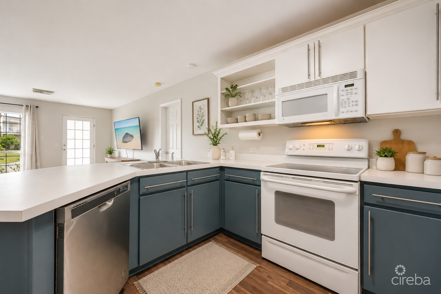 SUNRISE 3BED/2BATH–END UNIT–GROUND FLOOR