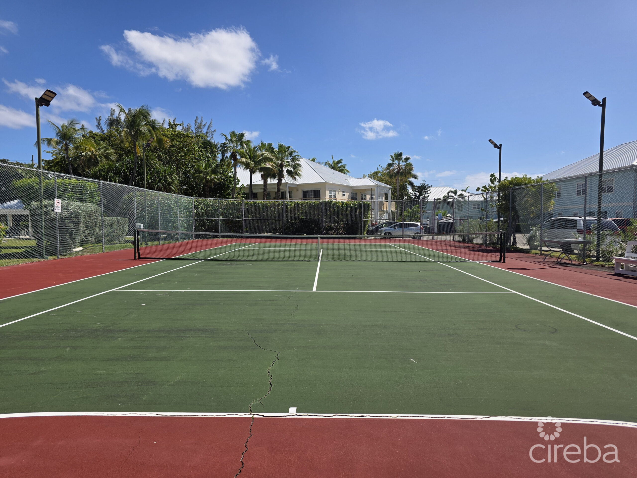 SUNRISE 3BED/2BATH–END UNIT–GROUND FLOOR