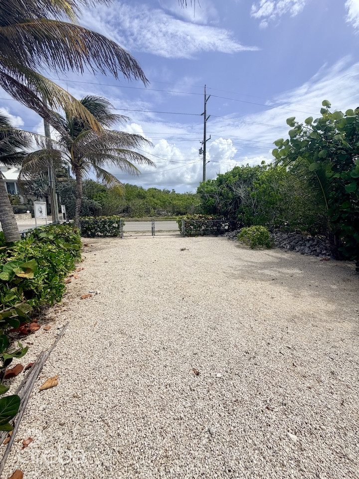 LARGE BEACHFRONT LOT – RUM POINT DRIVE – PERFECT ESTATE PARCEL
