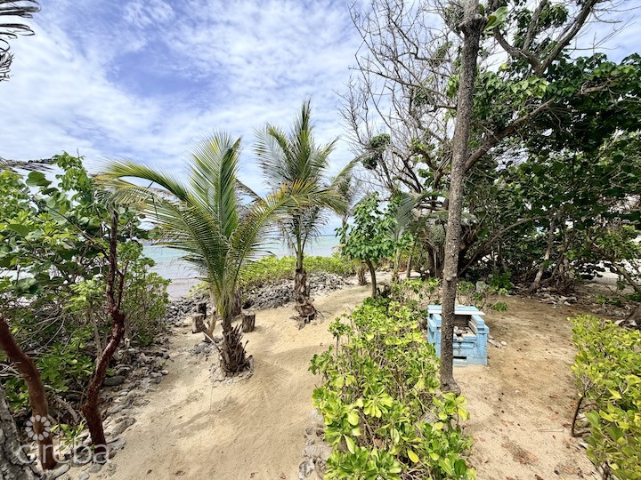 LARGE BEACHFRONT LOT – RUM POINT DRIVE – PERFECT ESTATE PARCEL