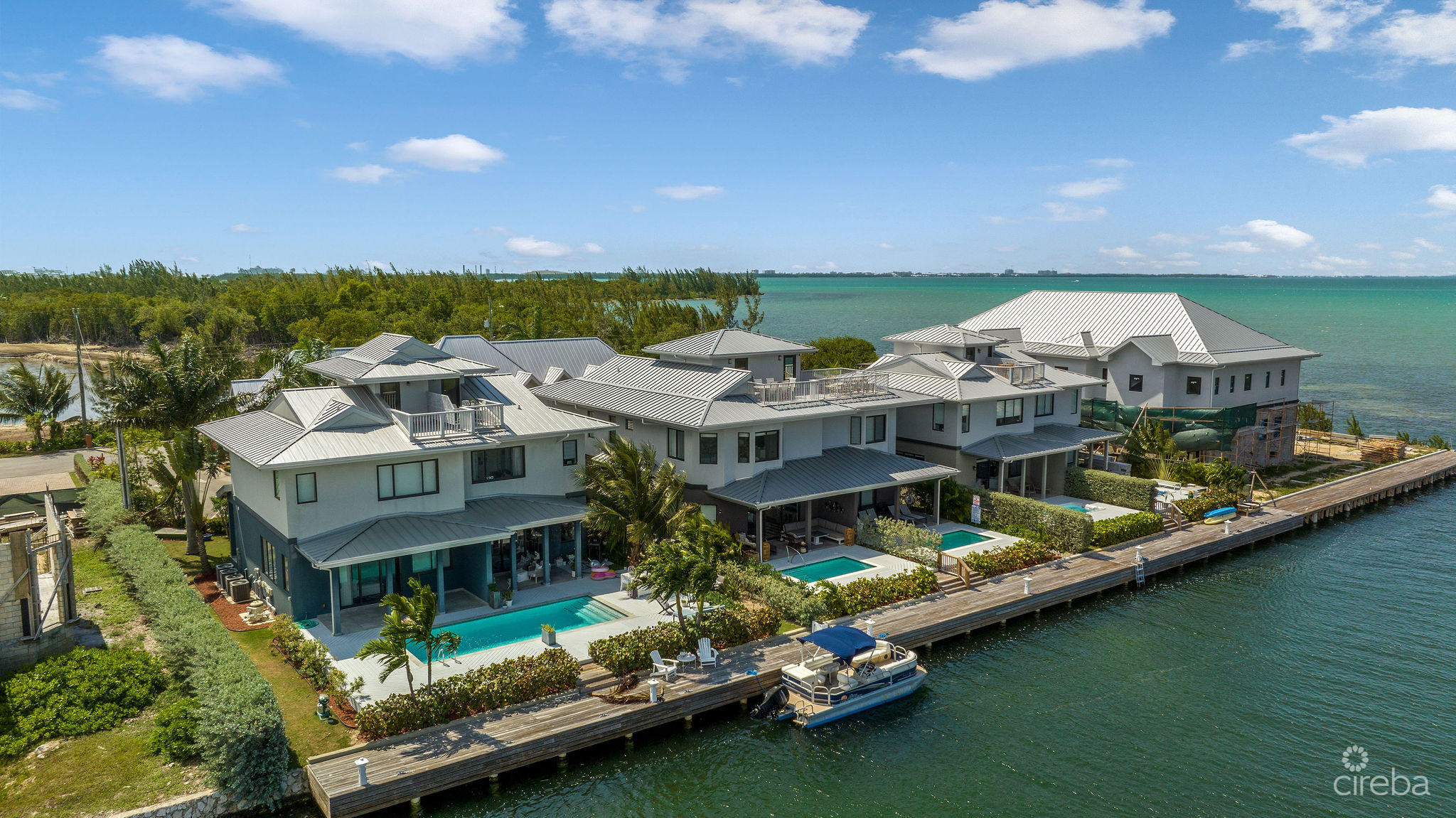 LARGE SEAHAVEN 2 BED WITH POOL – OCEANVIEW AND CANAL FRONT