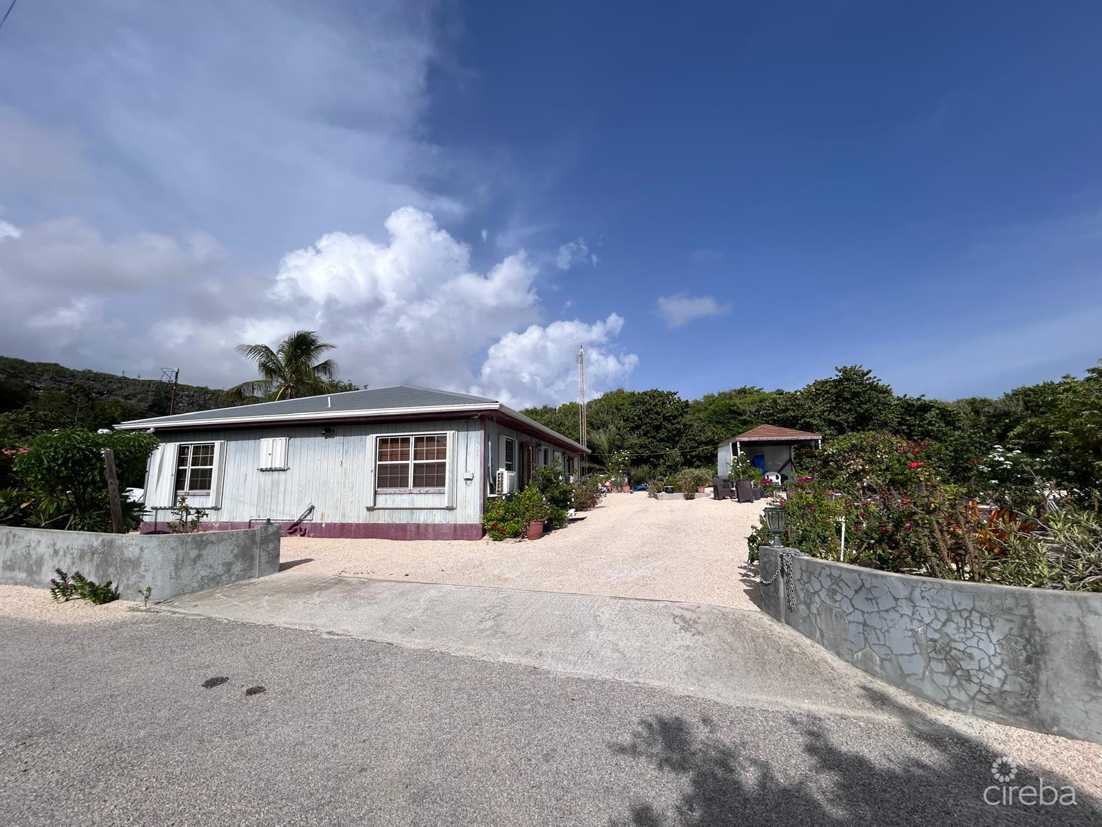 CAYMAN BRAC FAMILY HOME