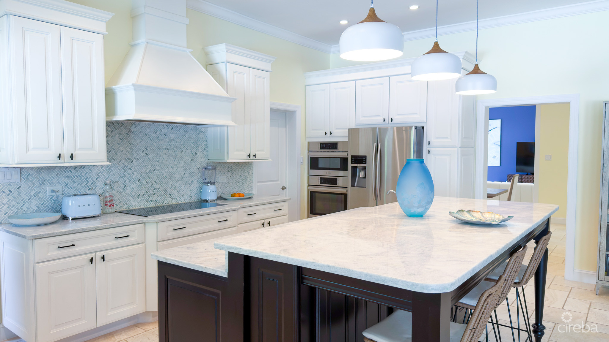 SEVEN MILE BEACH CORRIDOR FAMILY HOME