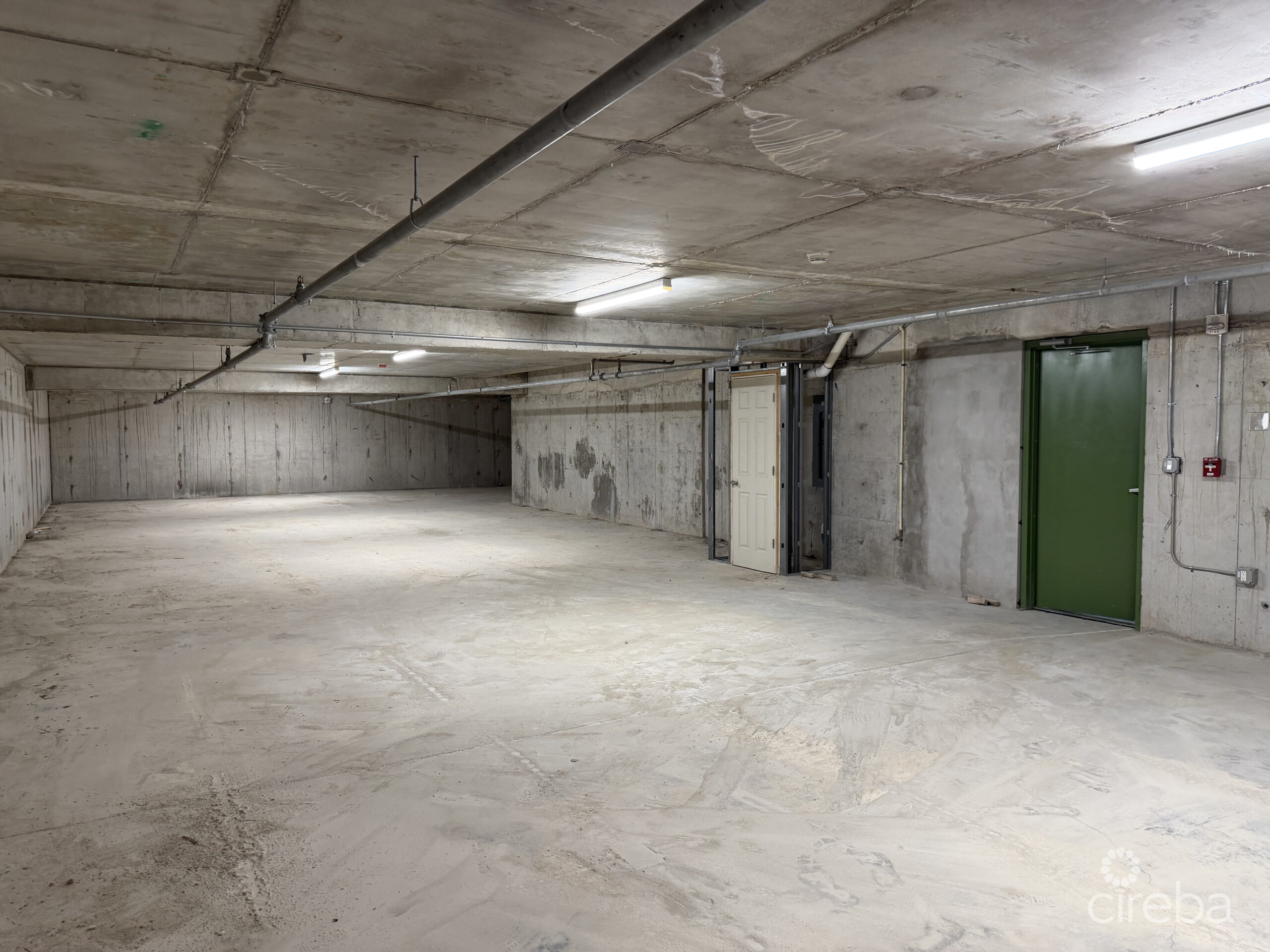 SUPERBLY LOCATED GROVE TOO STORAGE UNIT
