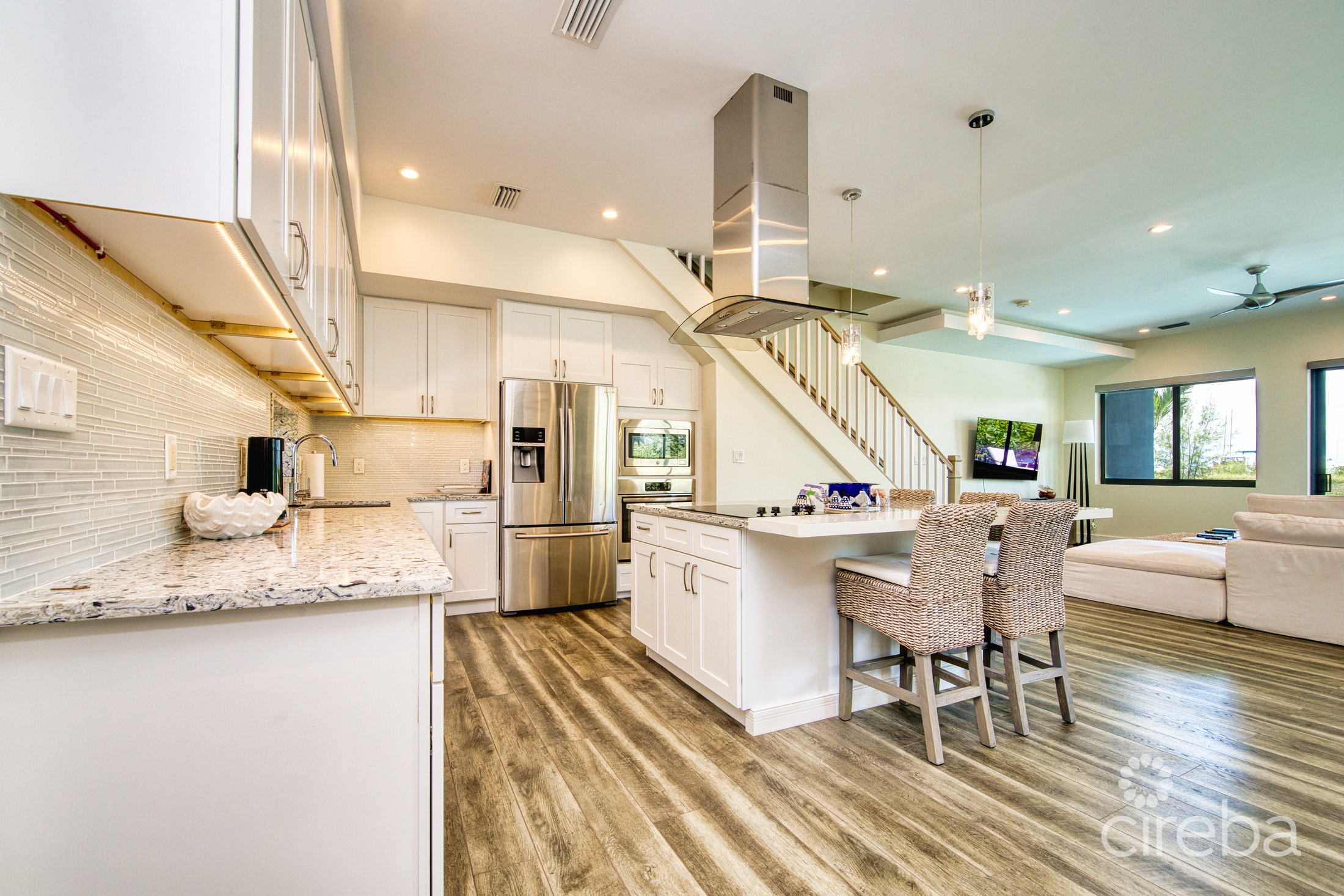 LARGE SEAHAVEN 2 BED WITH POOL – OCEANVIEW AND CANAL FRONT