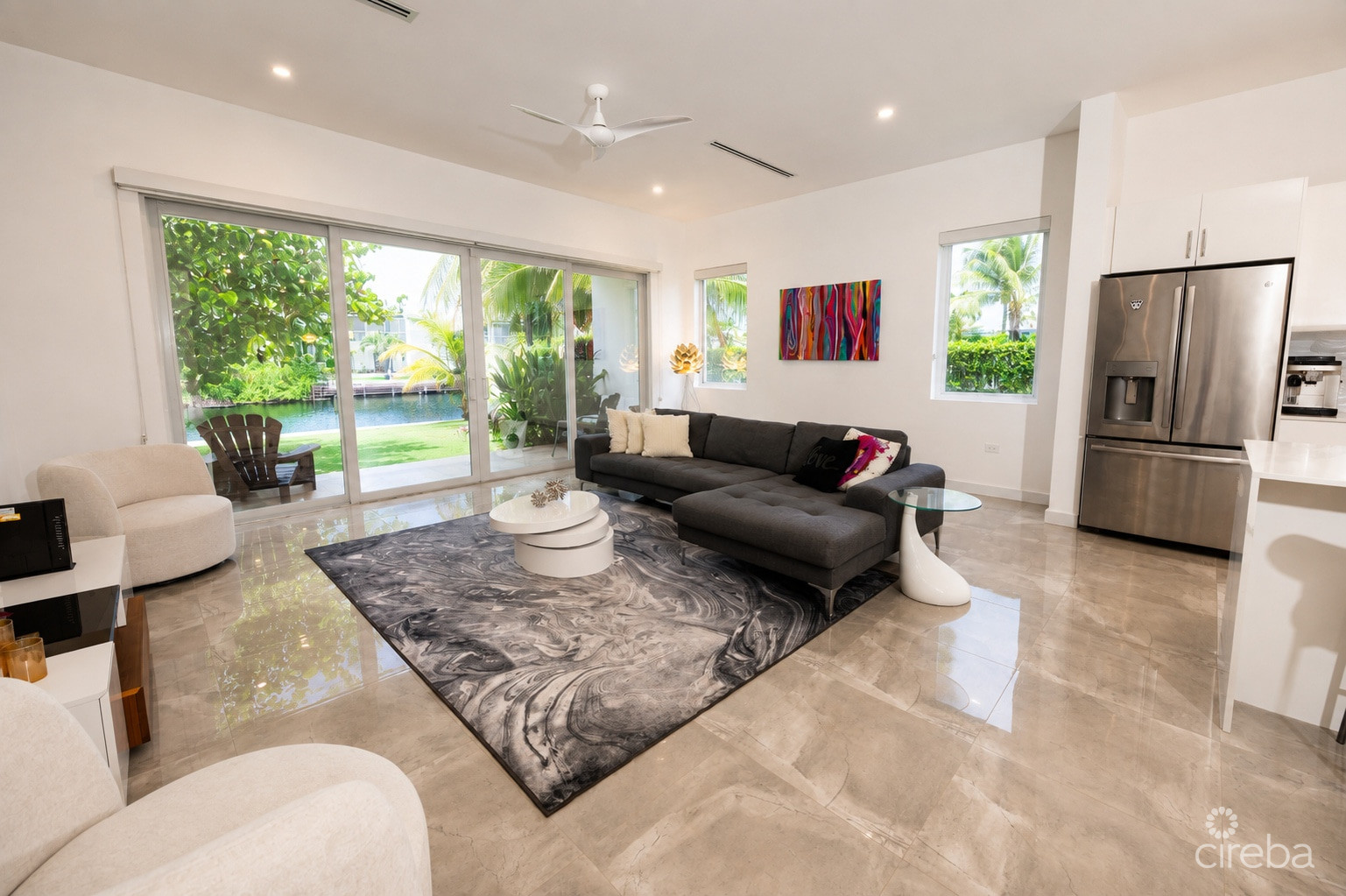TWENTY40 #16 LUXURY CANALFRONT END UNIT TOWNHOME