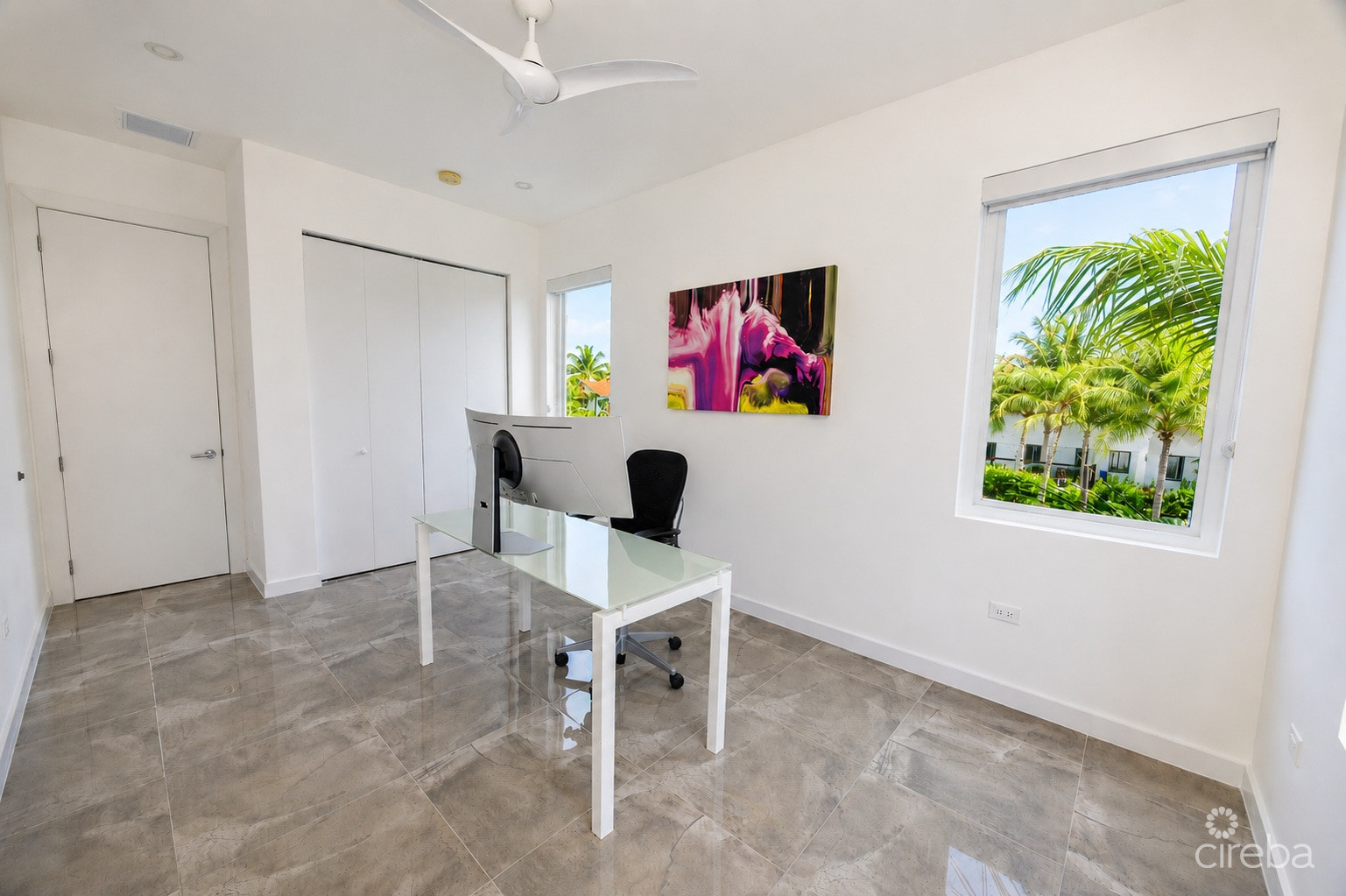 TWENTY40 #16 LUXURY CANALFRONT END UNIT TOWNHOME