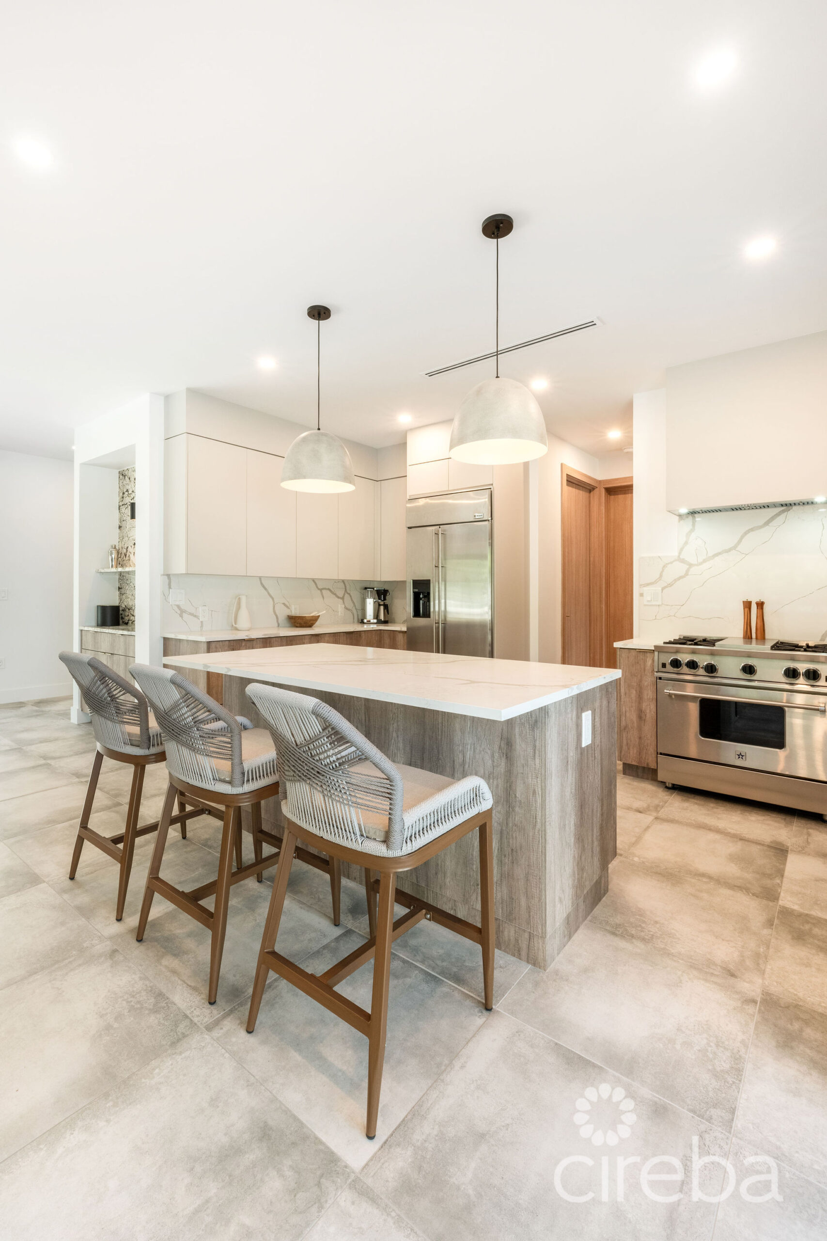 5 BED BEACH FRONT ESTATE – HALCYON POINT