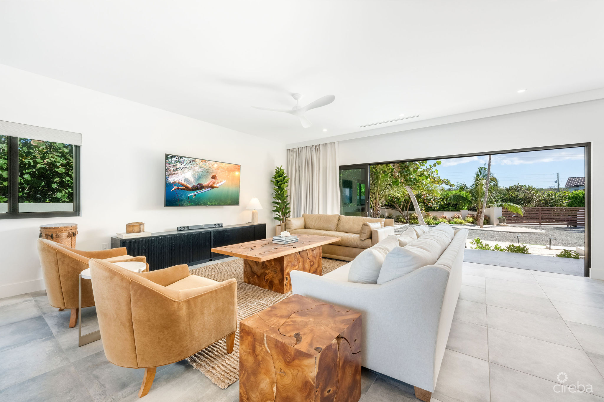 5 BED BEACH FRONT ESTATE – HALCYON POINT