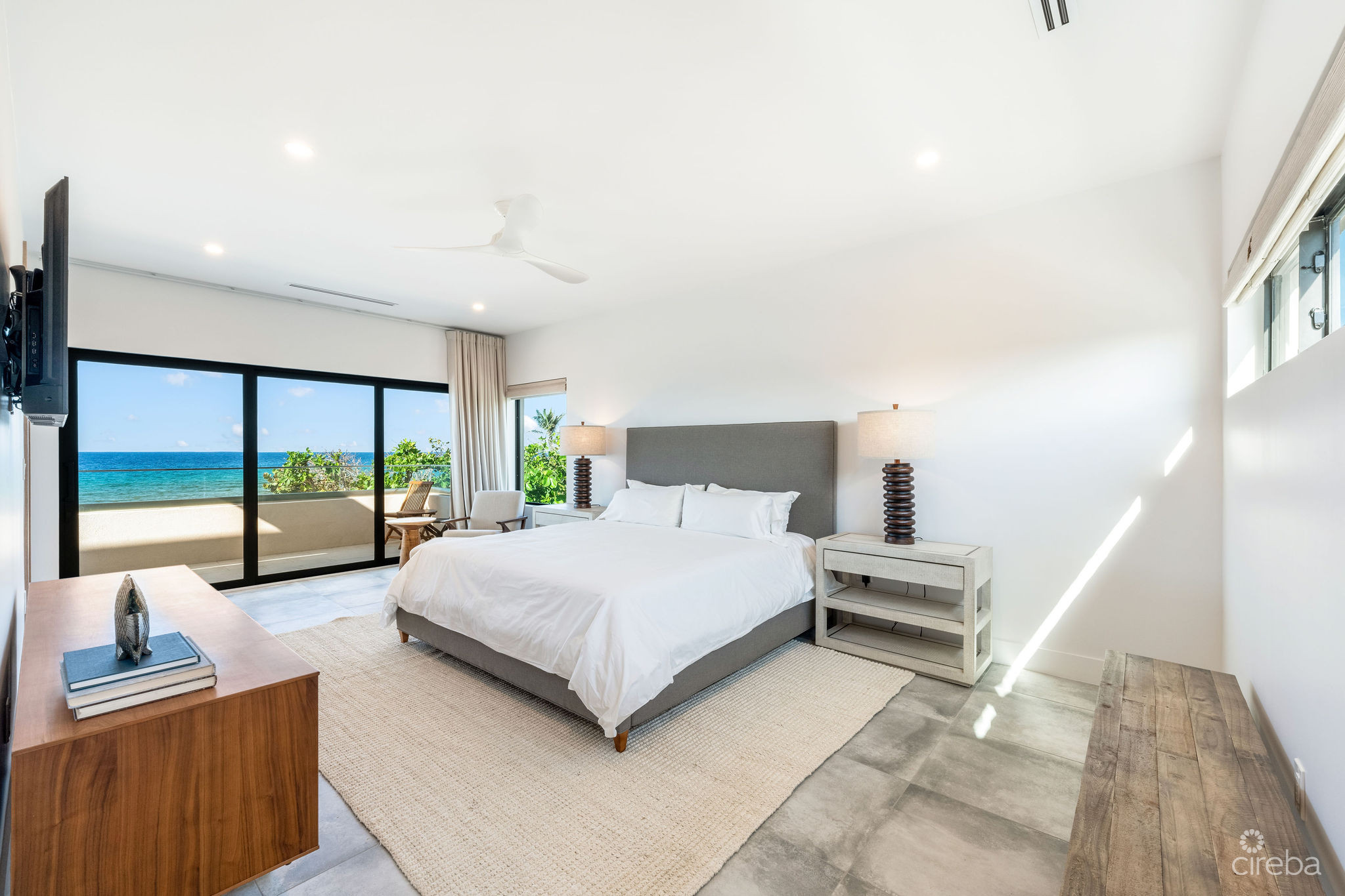 5 BED BEACH FRONT ESTATE – HALCYON POINT
