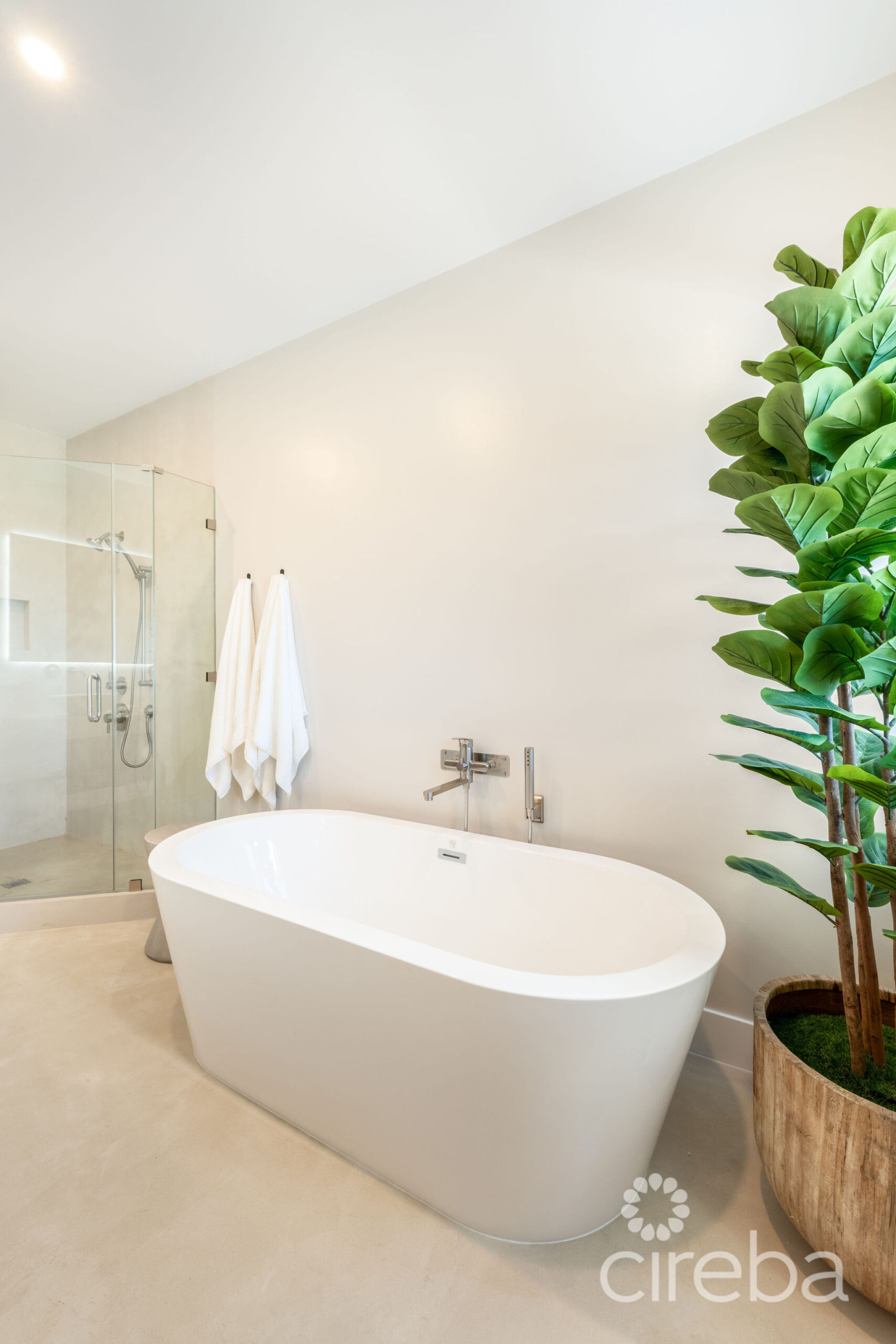 5 BED BEACH FRONT ESTATE – HALCYON POINT