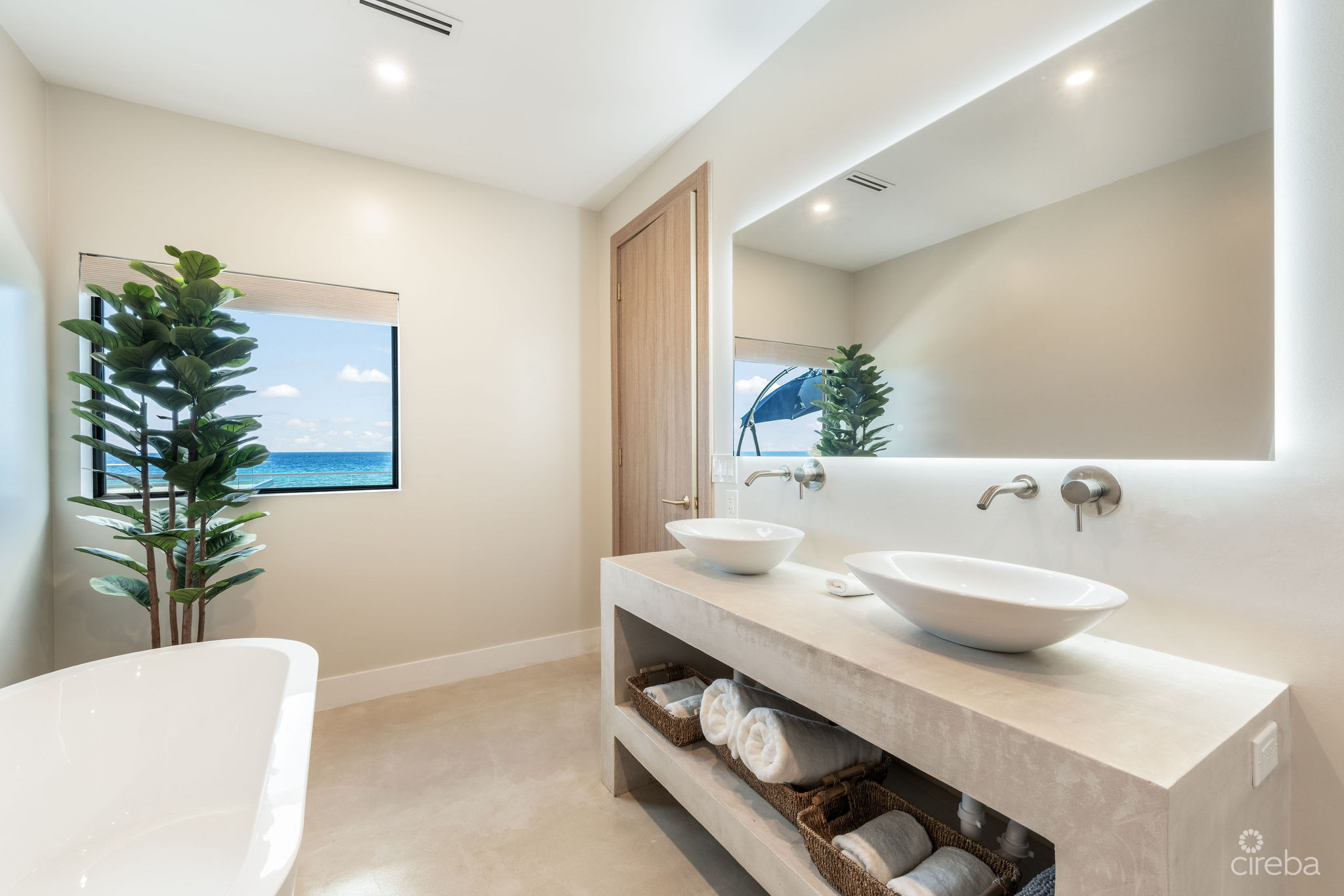 5 BED BEACH FRONT ESTATE – HALCYON POINT