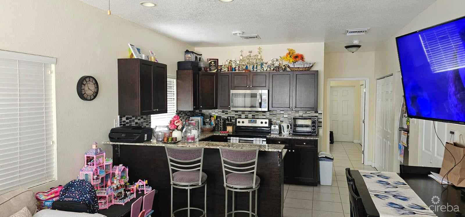 DUPLEX INVESTMENT PROPERTY – AURORA DRIVE, WEST BAY