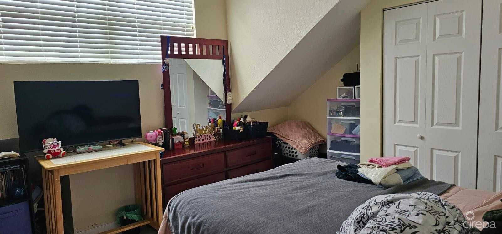 DUPLEX INVESTMENT PROPERTY – AURORA DRIVE, WEST BAY