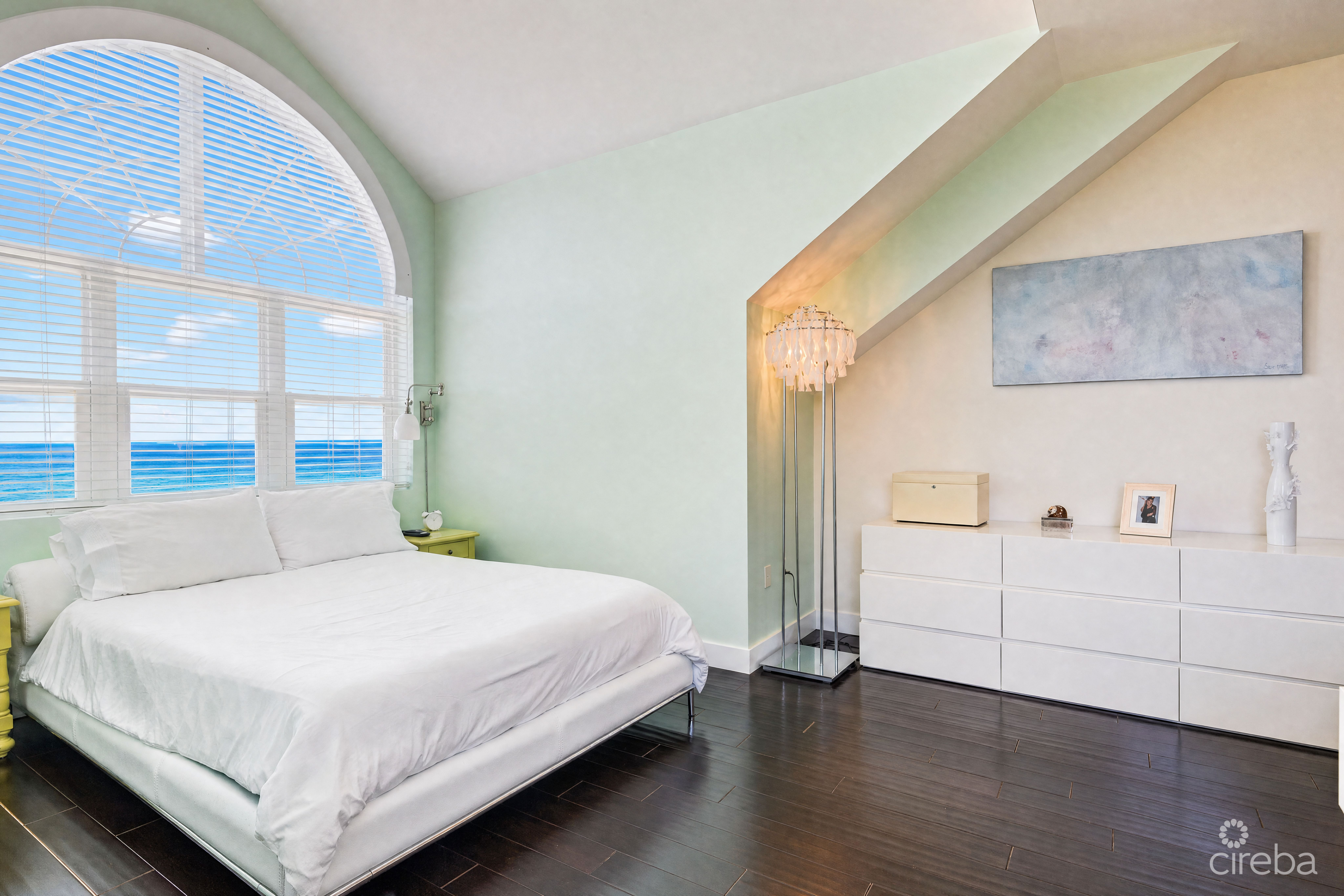COCONUT BAY 121 OCEAN FRONT RESIDENCE