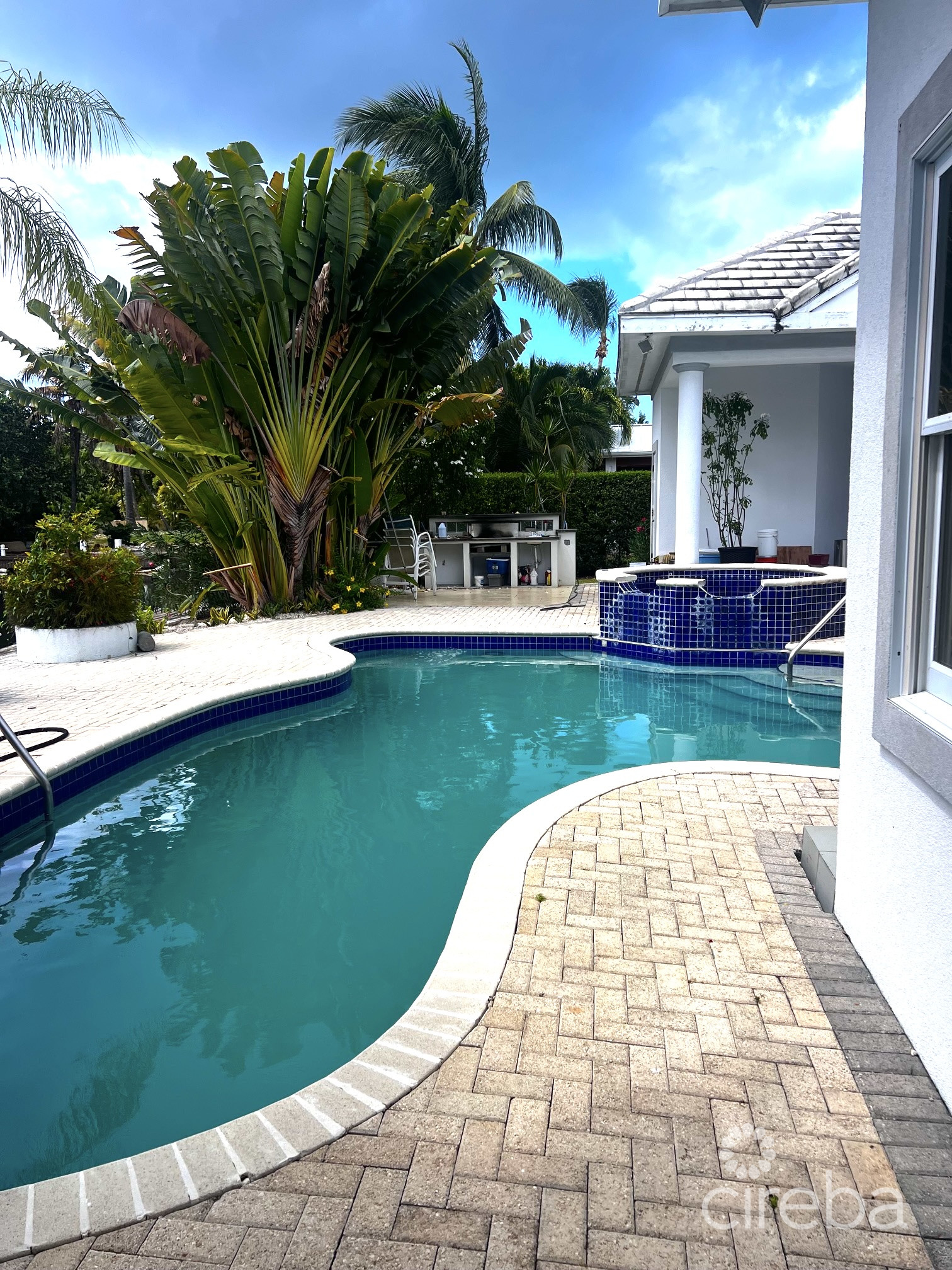 CANAL POINT – CANAL FRONT RESIDENCE