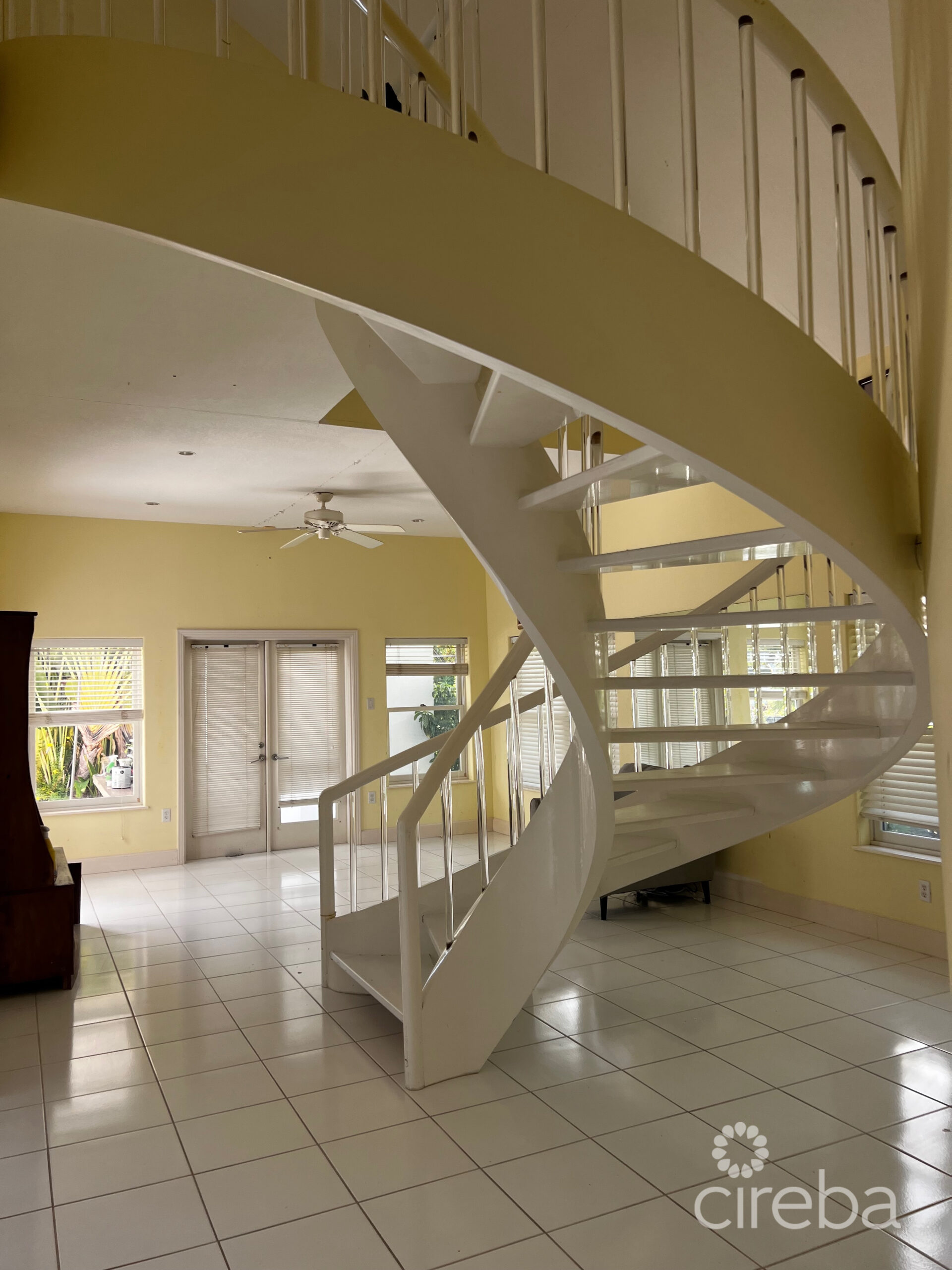 CANAL POINT – CANAL FRONT RESIDENCE