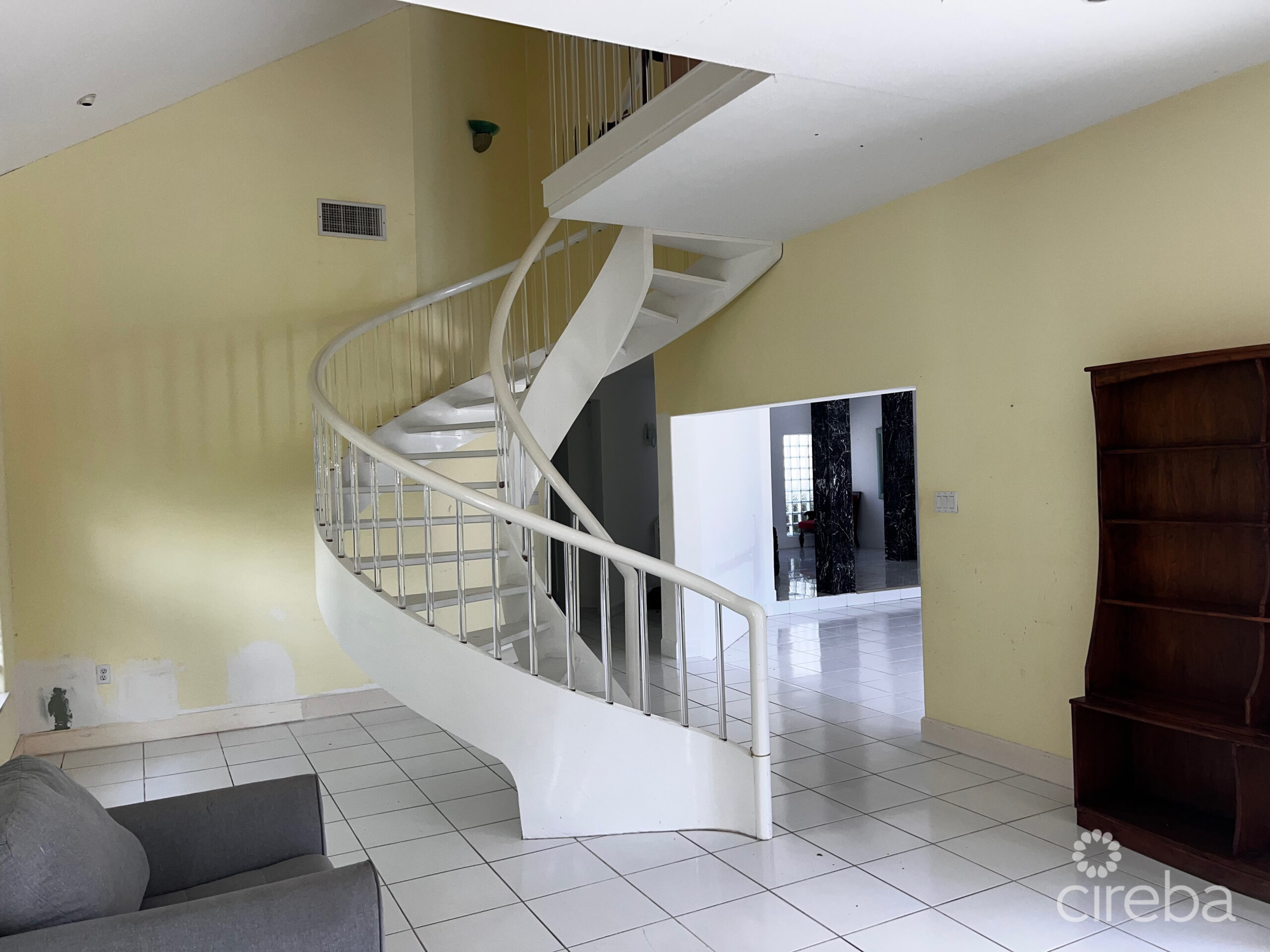 CANAL POINT – CANAL FRONT RESIDENCE