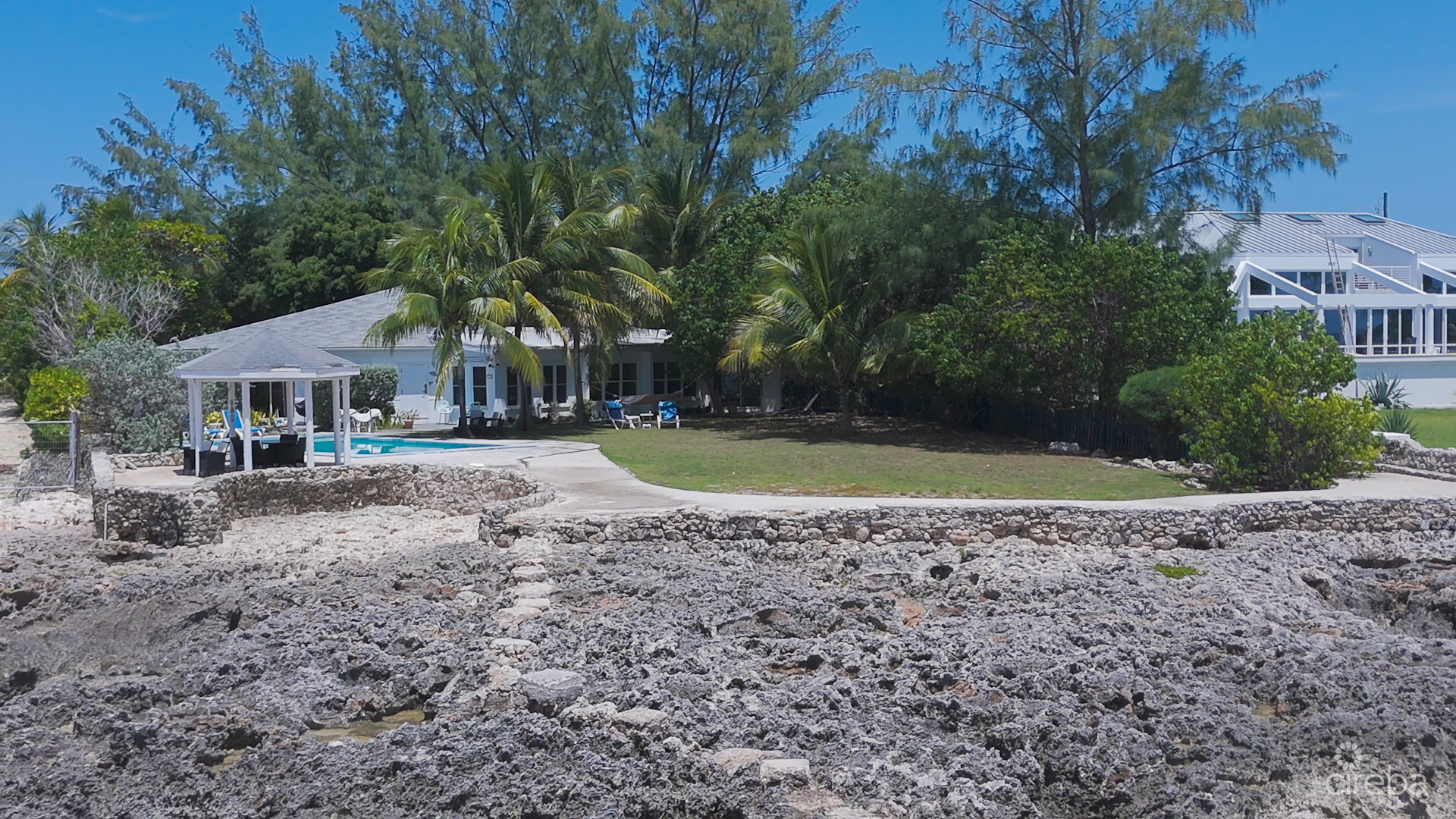 VILLA ADEL OCEANFRONT HOME