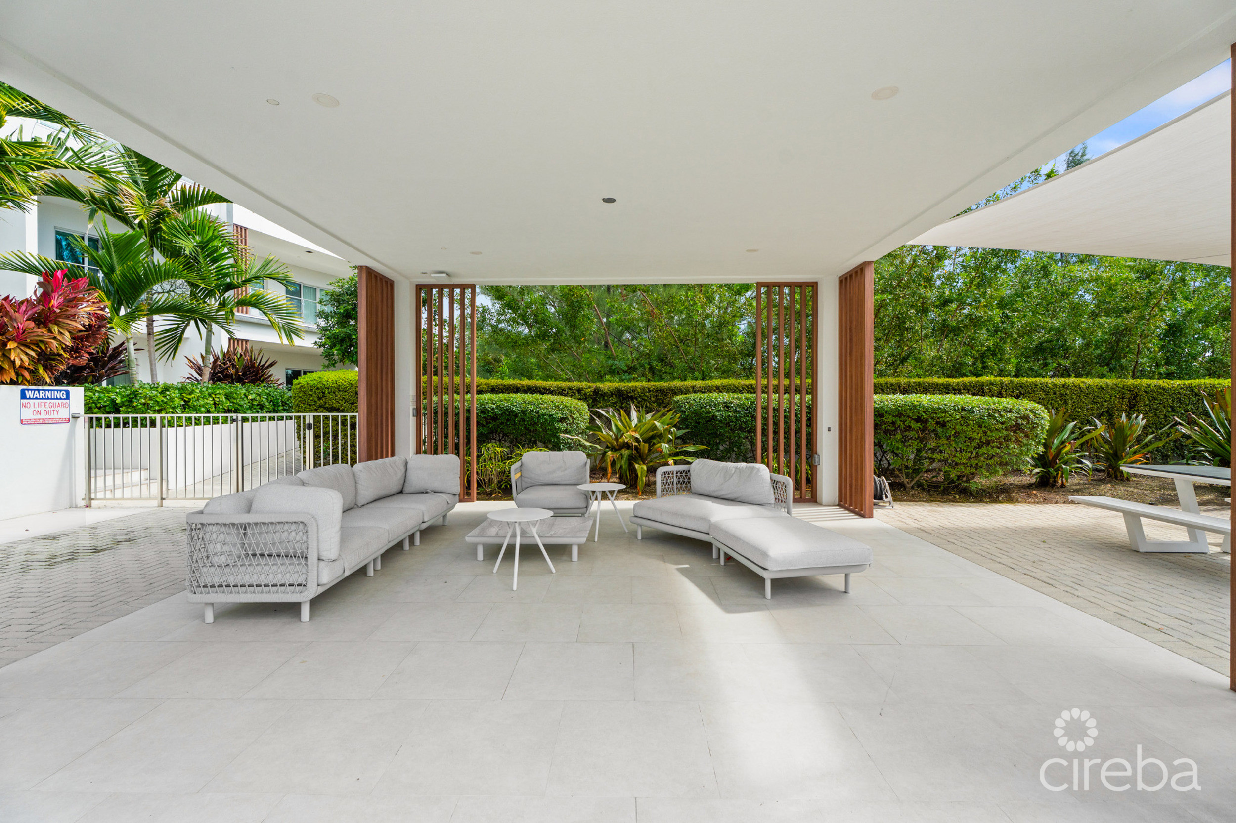AURA  OCEANVIEW THREE BED TOWNHOME WITH DEN