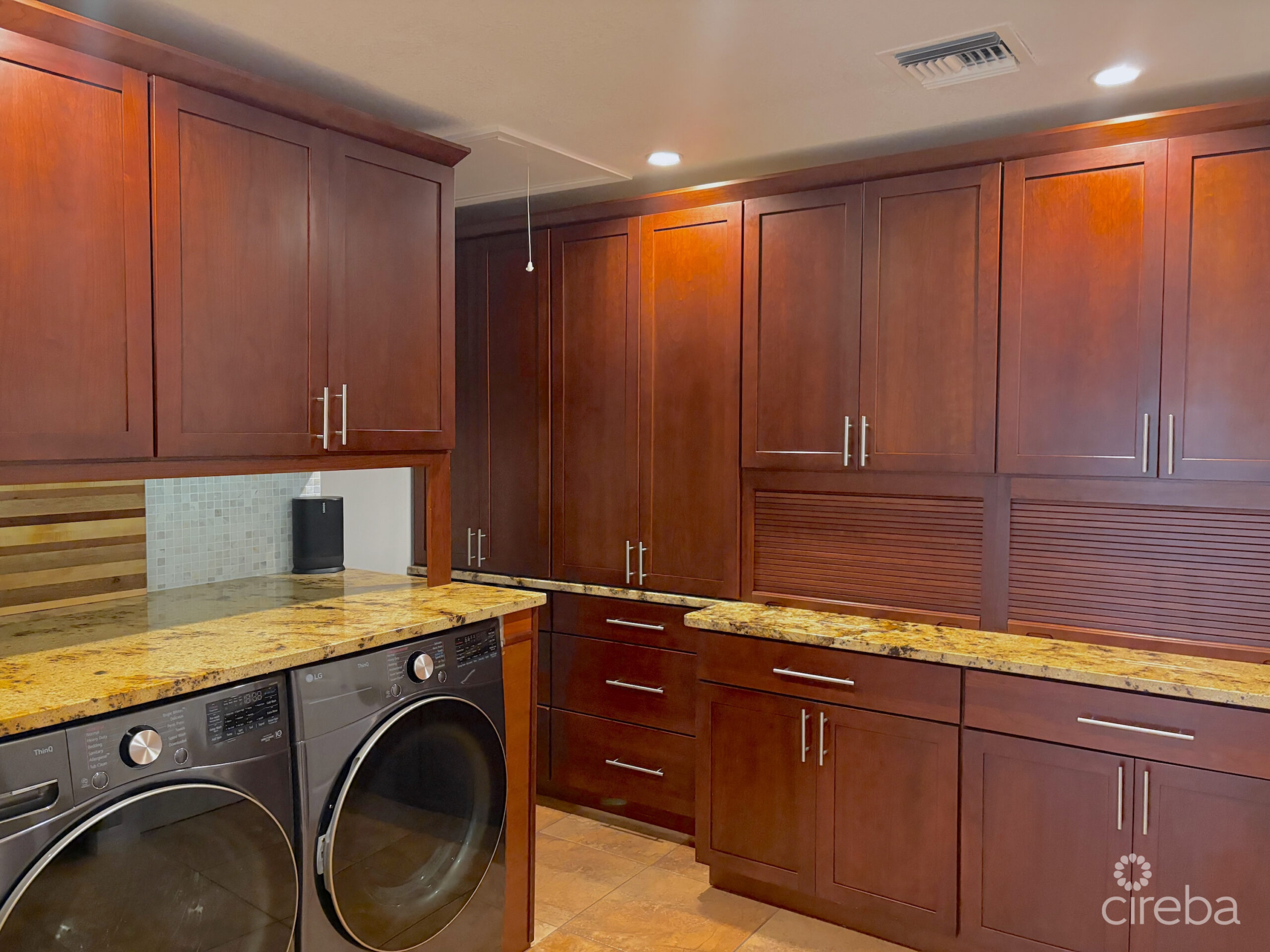 RARE DOUBLE-LOT OASIS BUNGALOW  WITH POOL IN SNUG HARBOUR