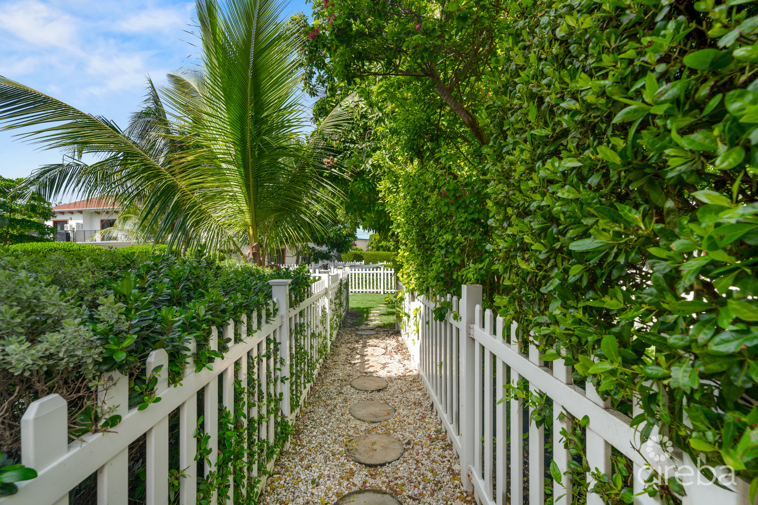 PORTOFINO GARDENS | TURNKEY 2-BED